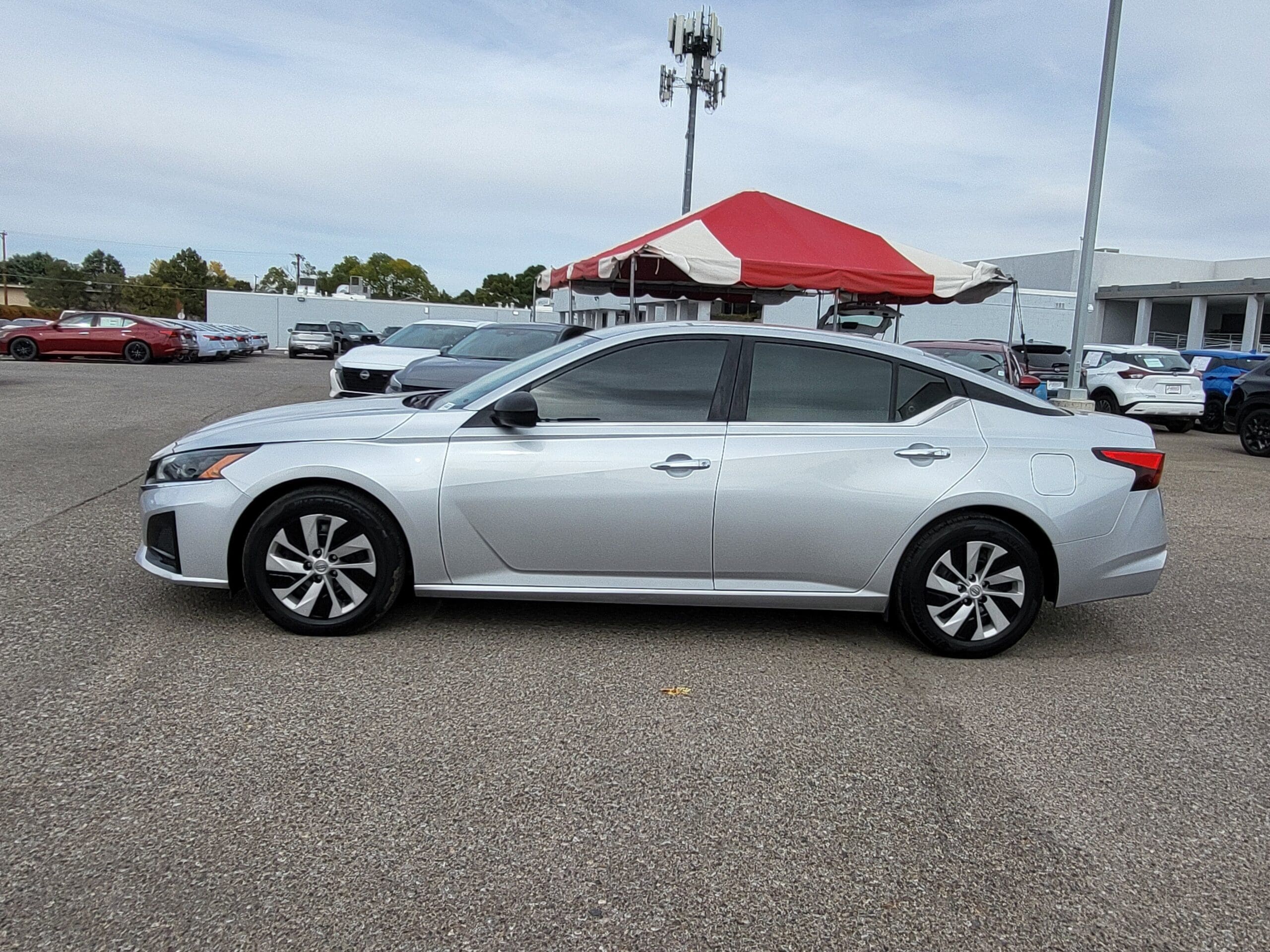 2024 Nissan Altima - Image 2