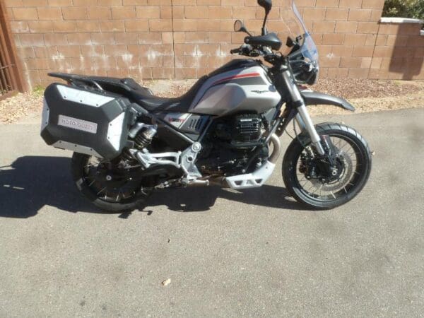 2023 Moto Guzzi V85 TT