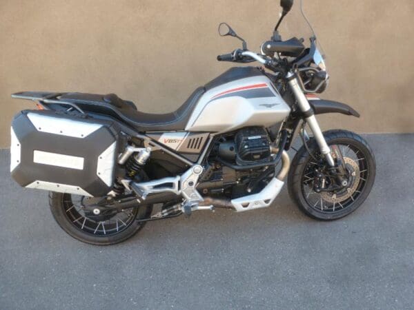 2023 Moto Guzzi V85 TT