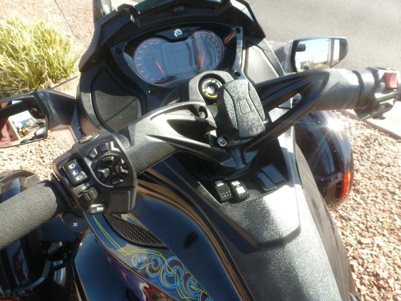 2013 Can-Am Spyder ST/STS/ST Limited - Image 8