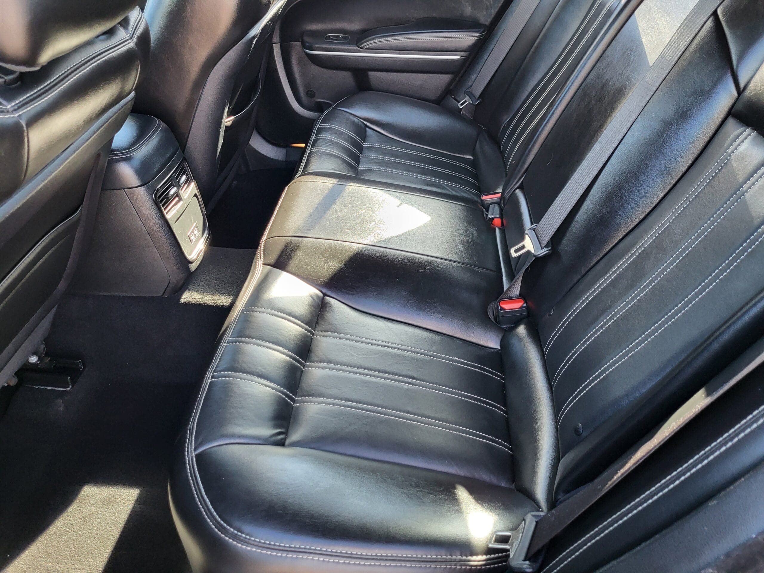 2022 Chrysler 300 - Image 10