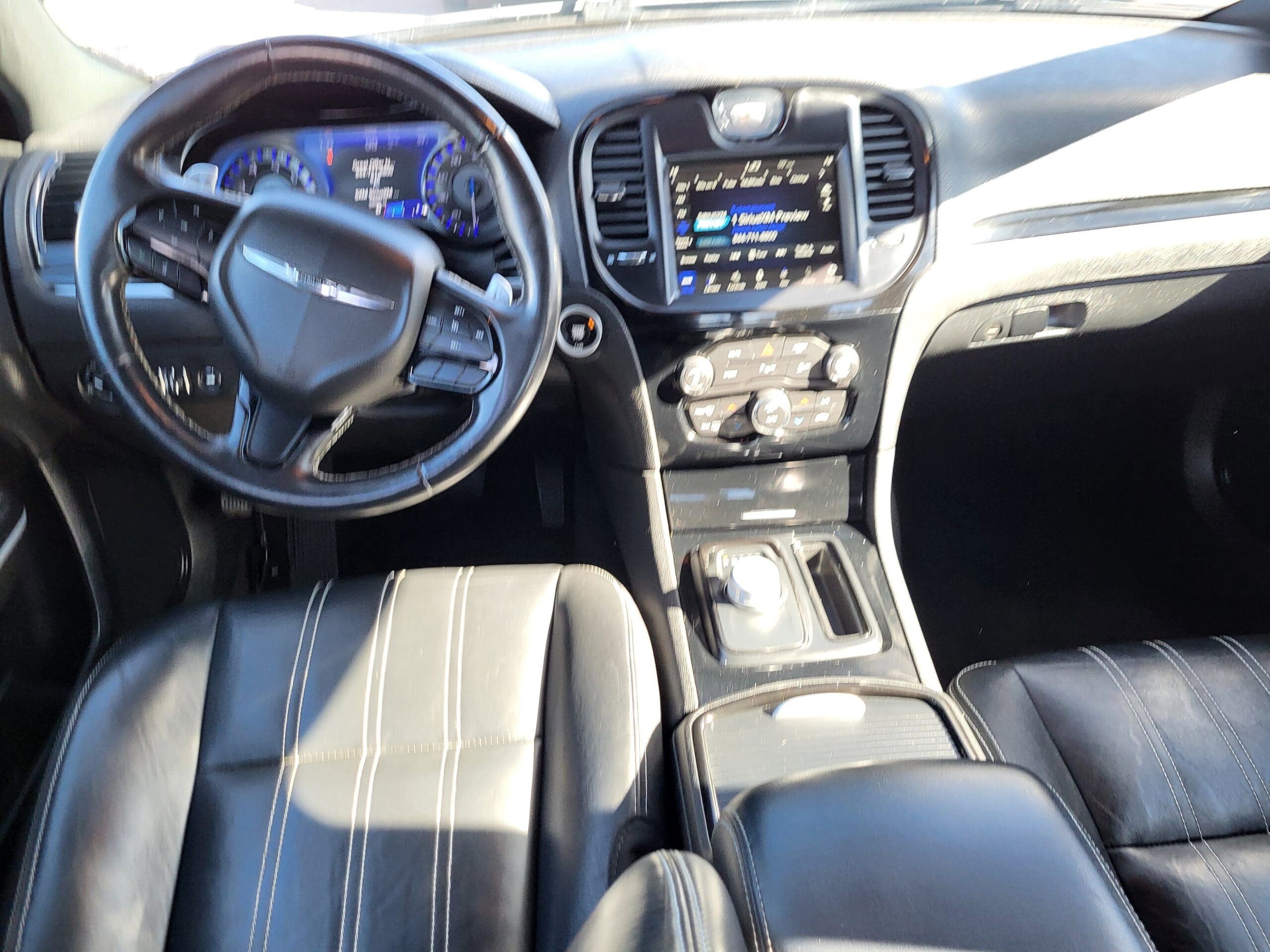 2022 Chrysler 300 - Image 11