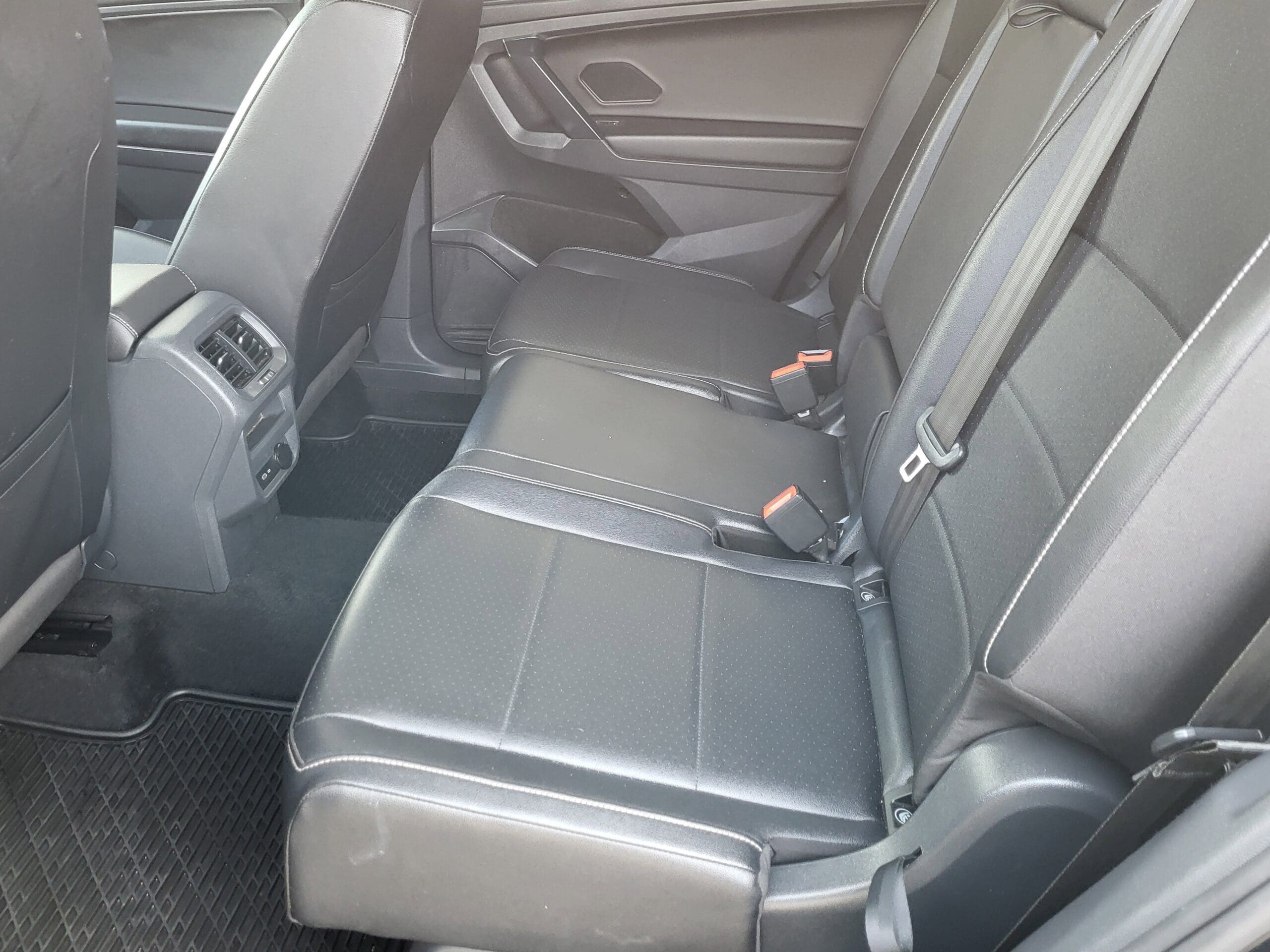 2021 Volkswagen Tiguan - Image 9