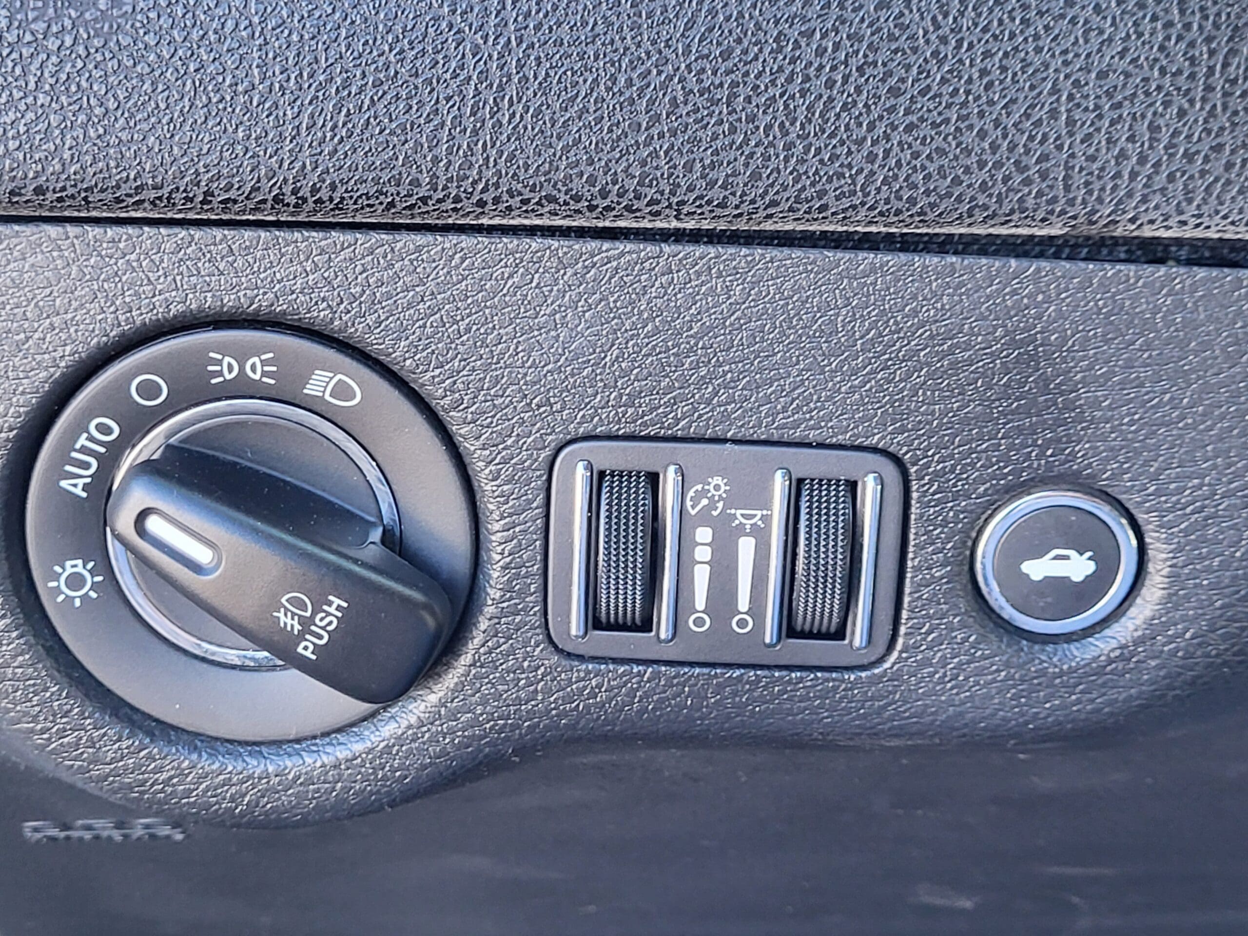 2022 Chrysler 300 - Image 26