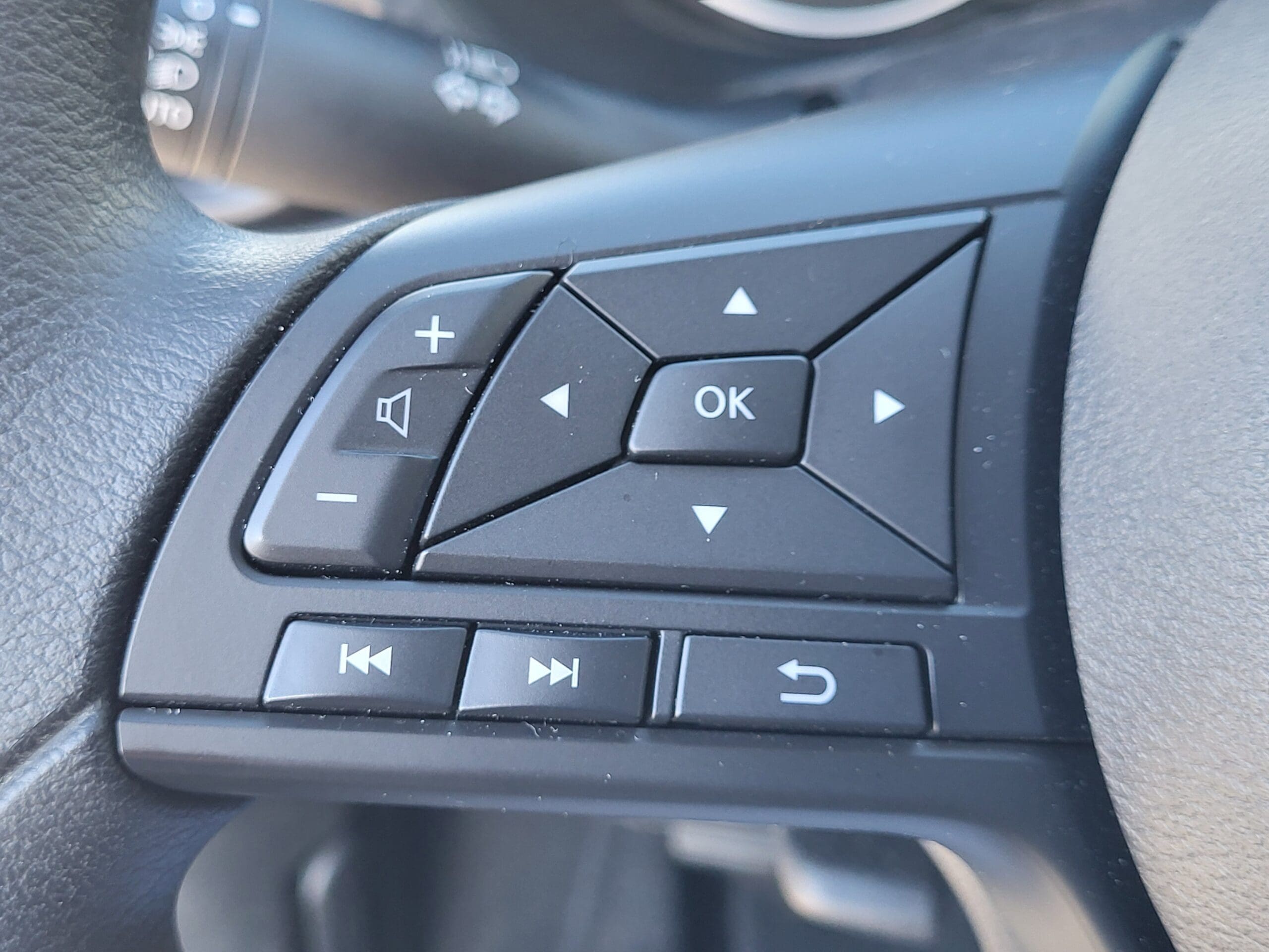 2025 Nissan Sentra - Image 19