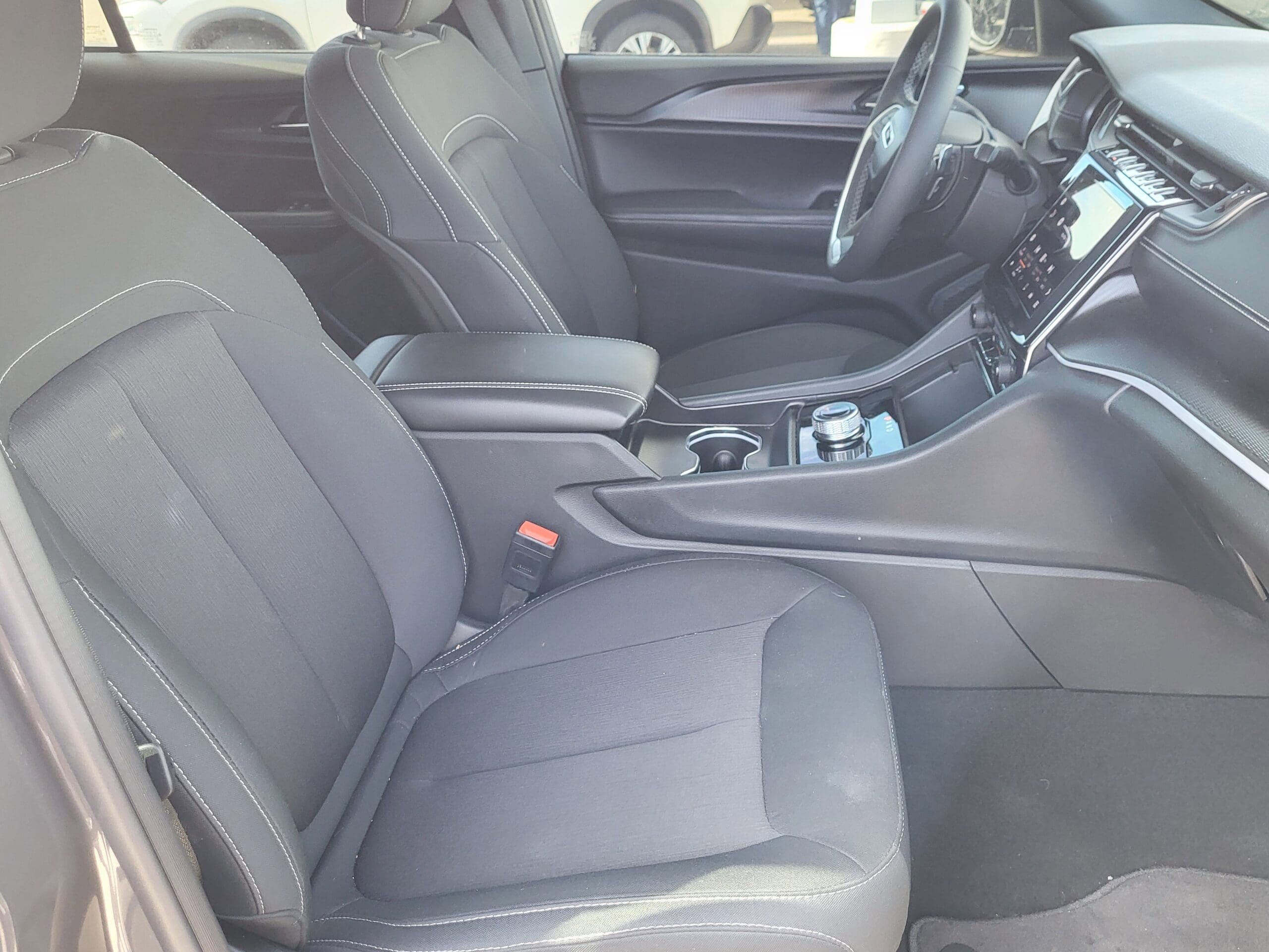 2025 Jeep Grand Cherokee - Image 15