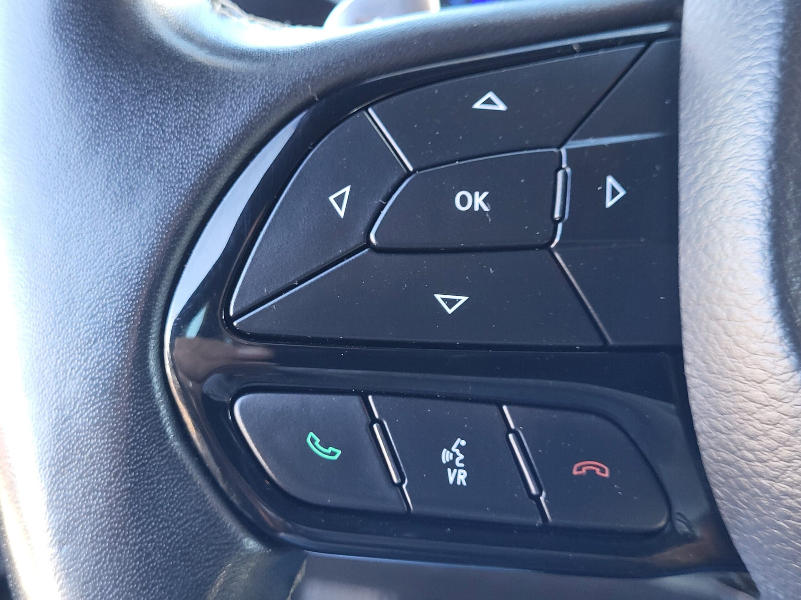 2022 Chrysler 300 - Image 19