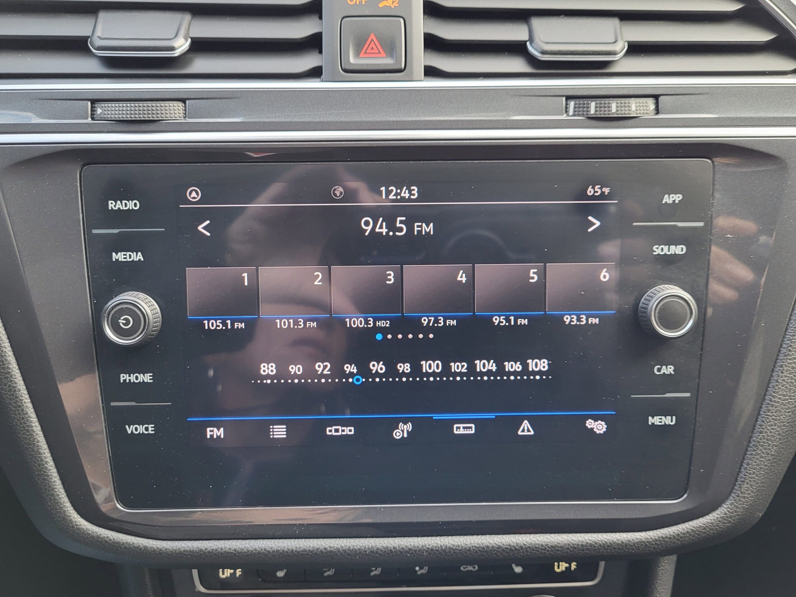 2021 Volkswagen Tiguan - Image 24