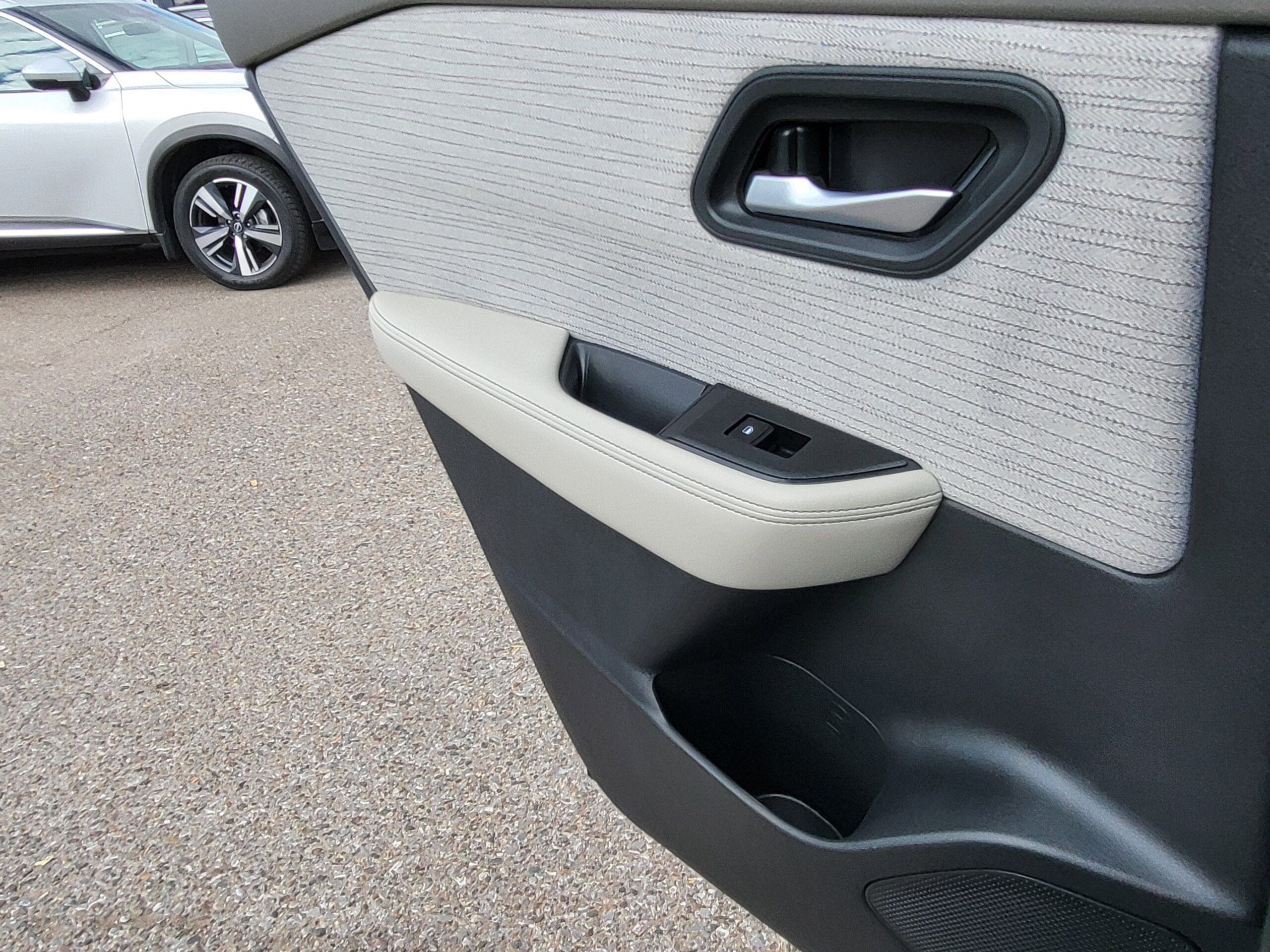 2023 Nissan Rogue - Image 11