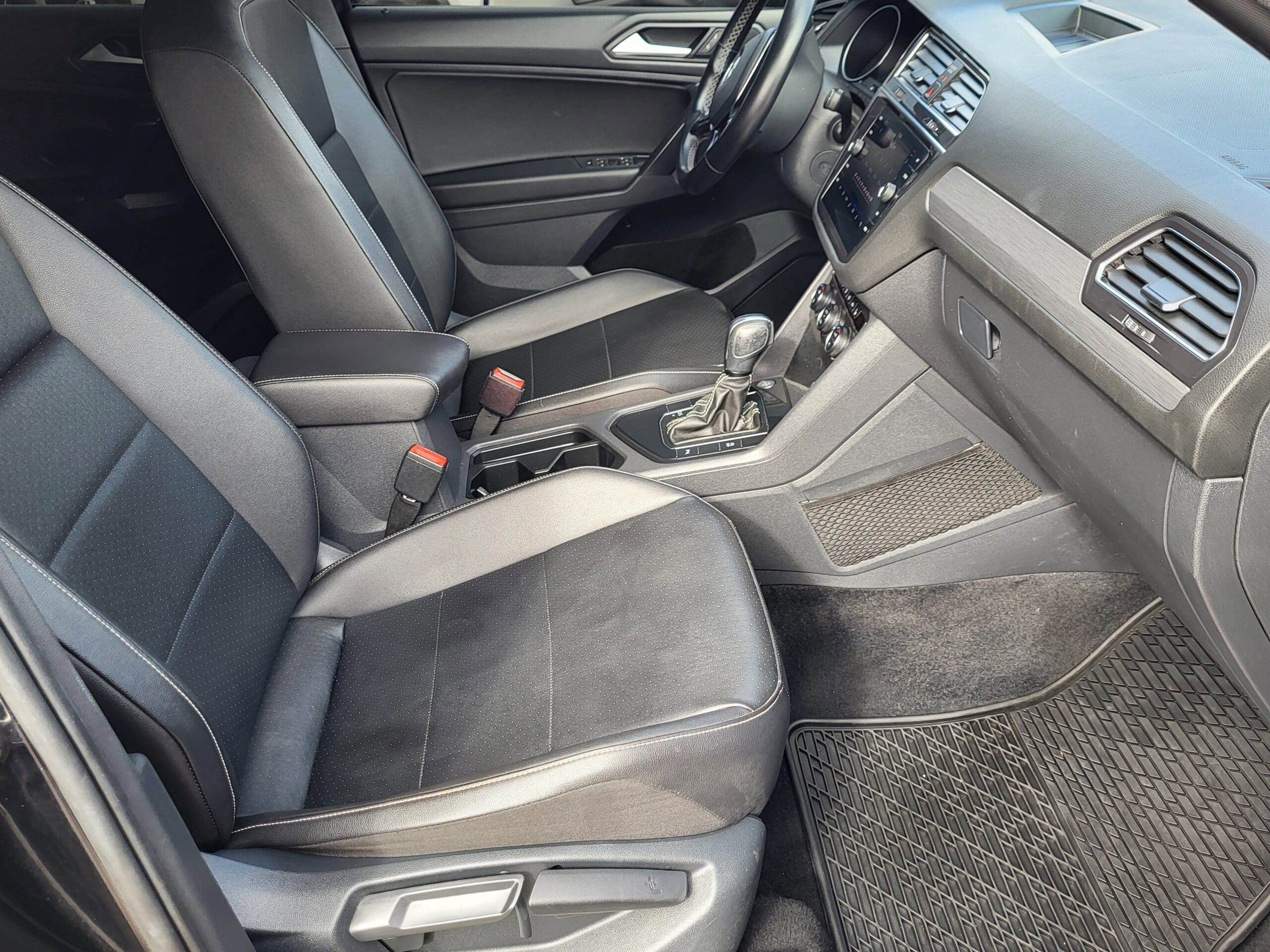 2021 Volkswagen Tiguan - Image 17