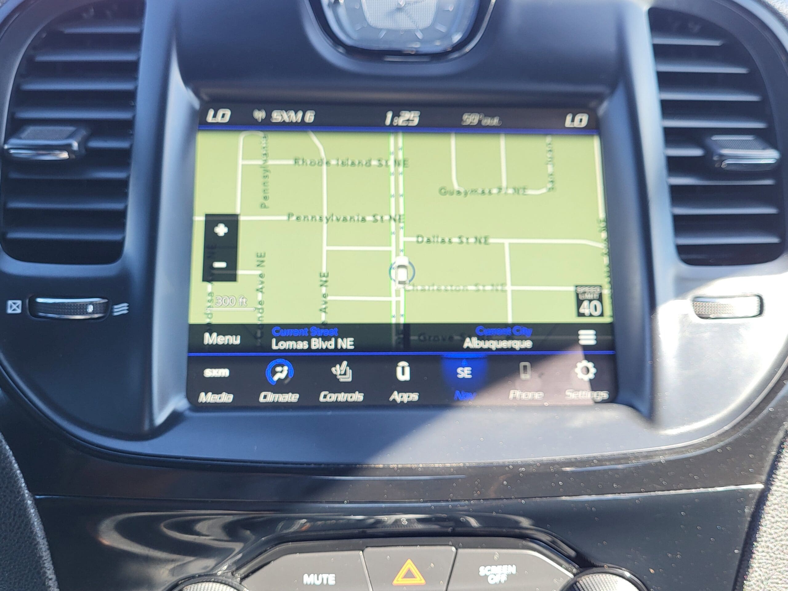 2022 Chrysler 300 - Image 29