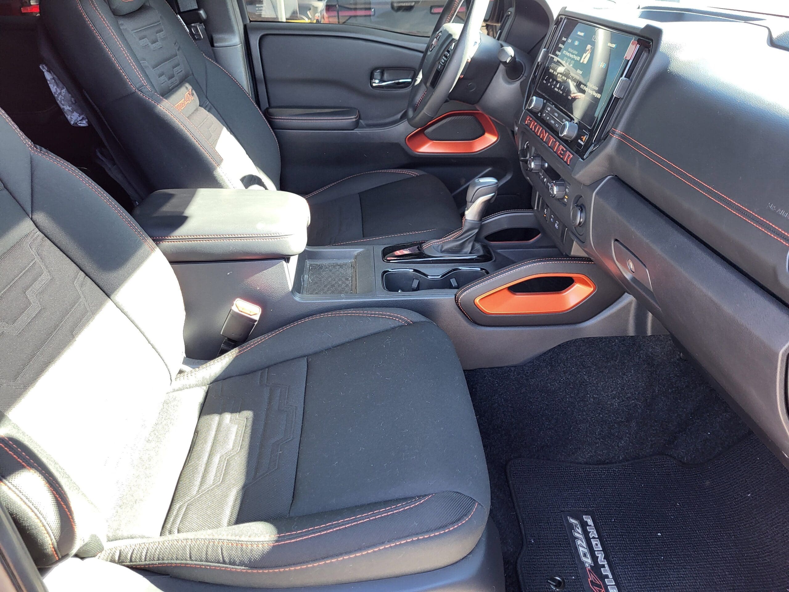 2025 Nissan Frontier - Image 15