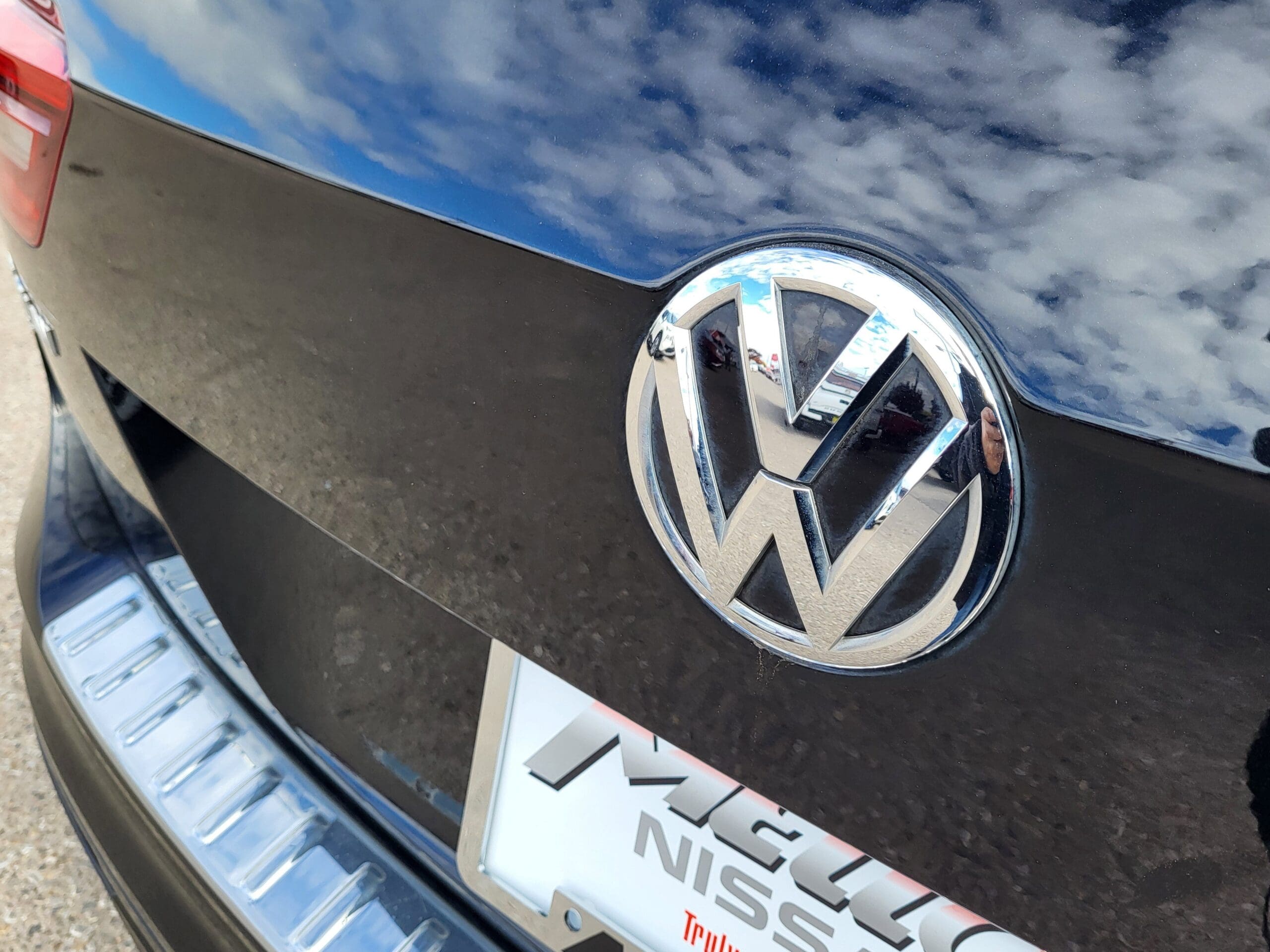 2021 Volkswagen Tiguan - Image 15