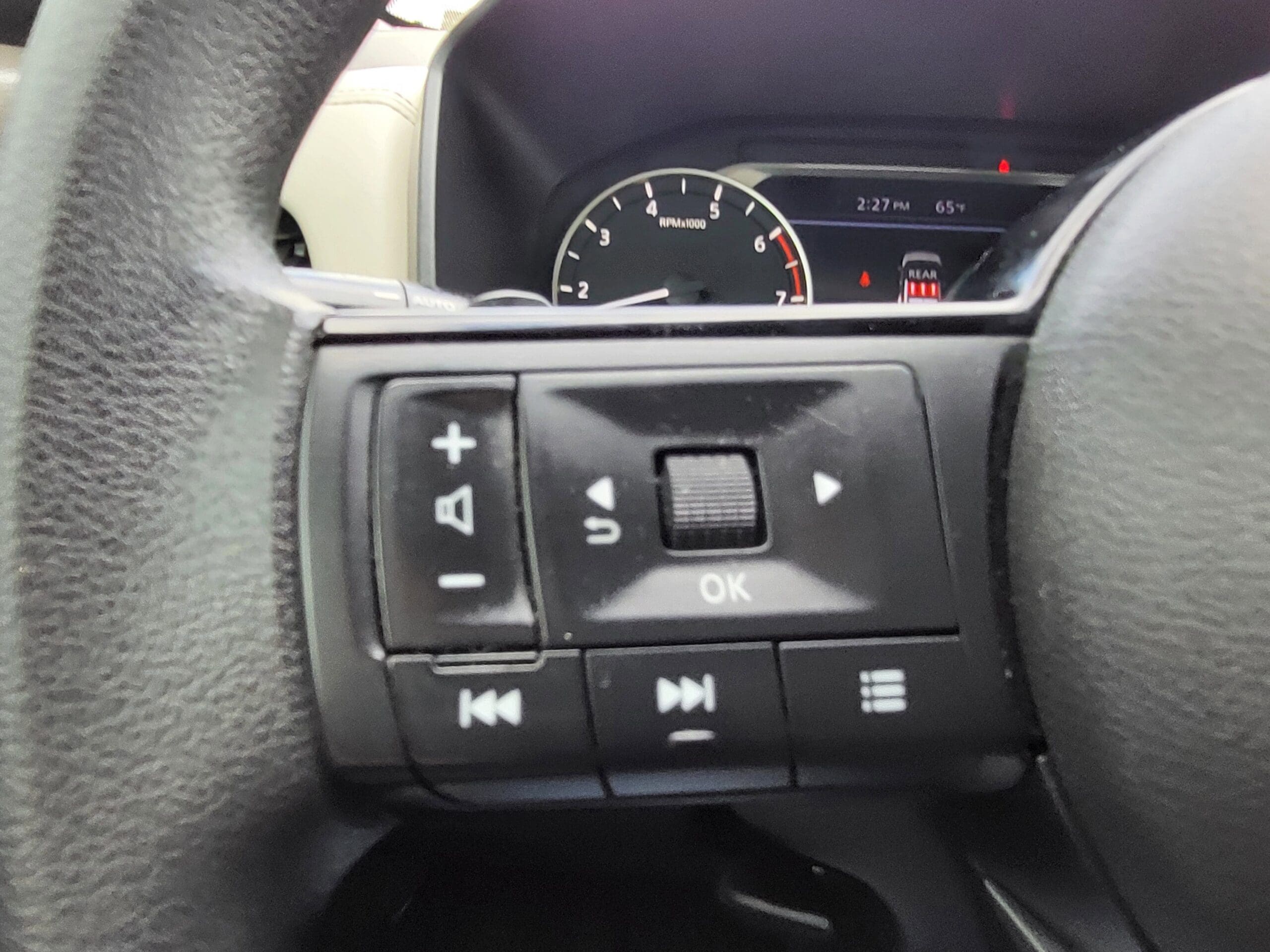 2023 Nissan Rogue - Image 20