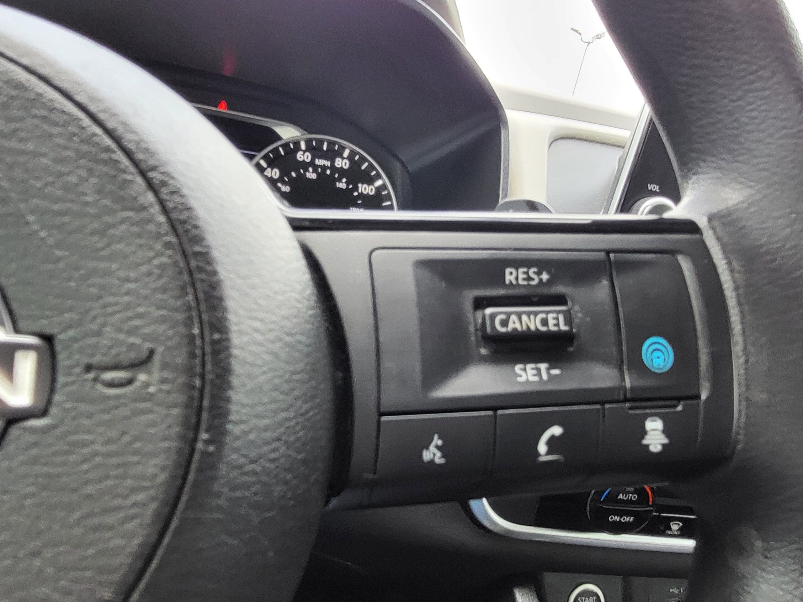 2023 Nissan Rogue - Image 21