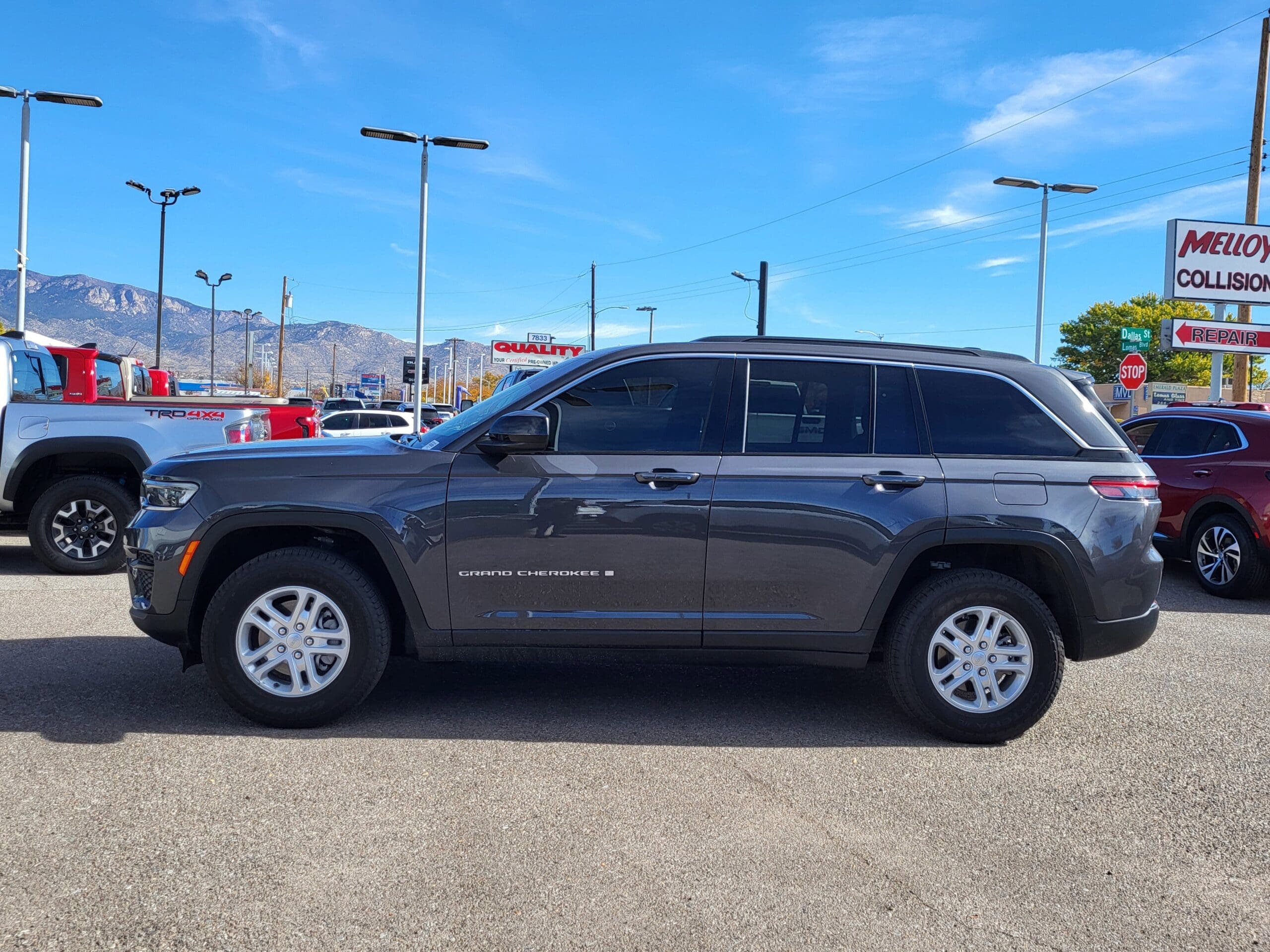 2025 Jeep Grand Cherokee - Image 2