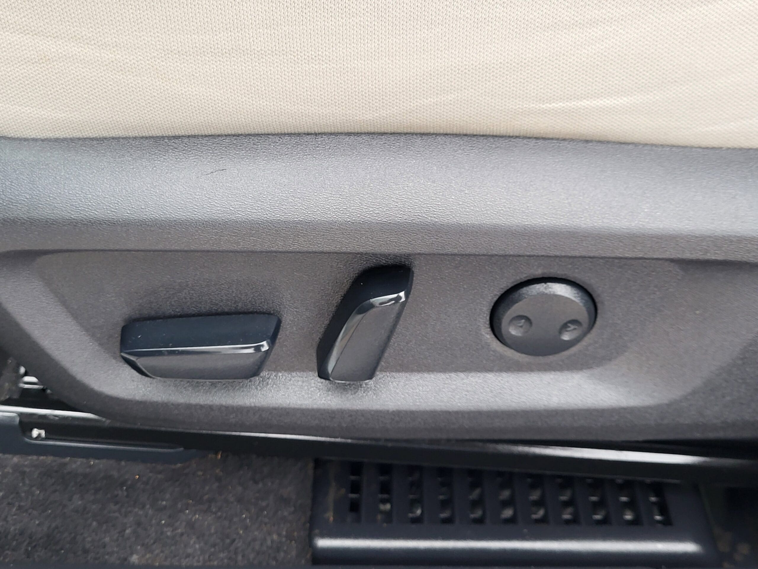 2023 Nissan Rogue - Image 7