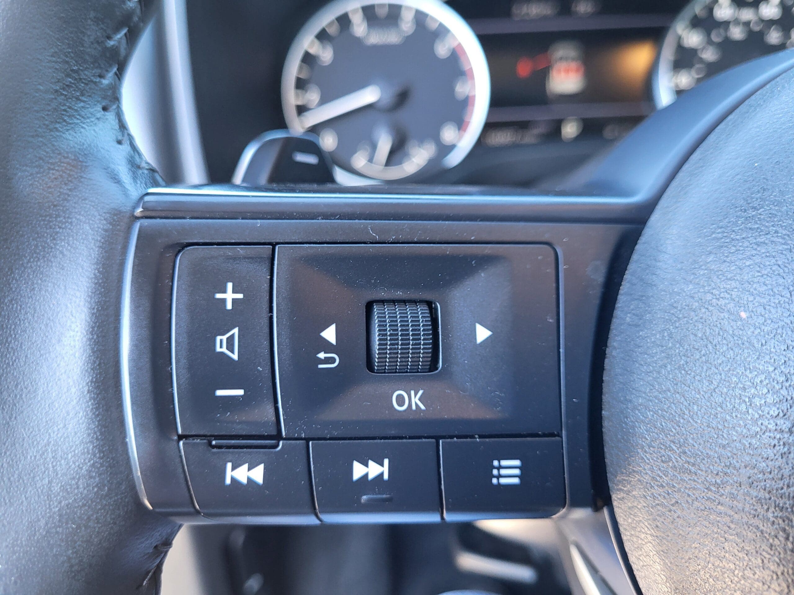 2024 Nissan Rogue - Image 20