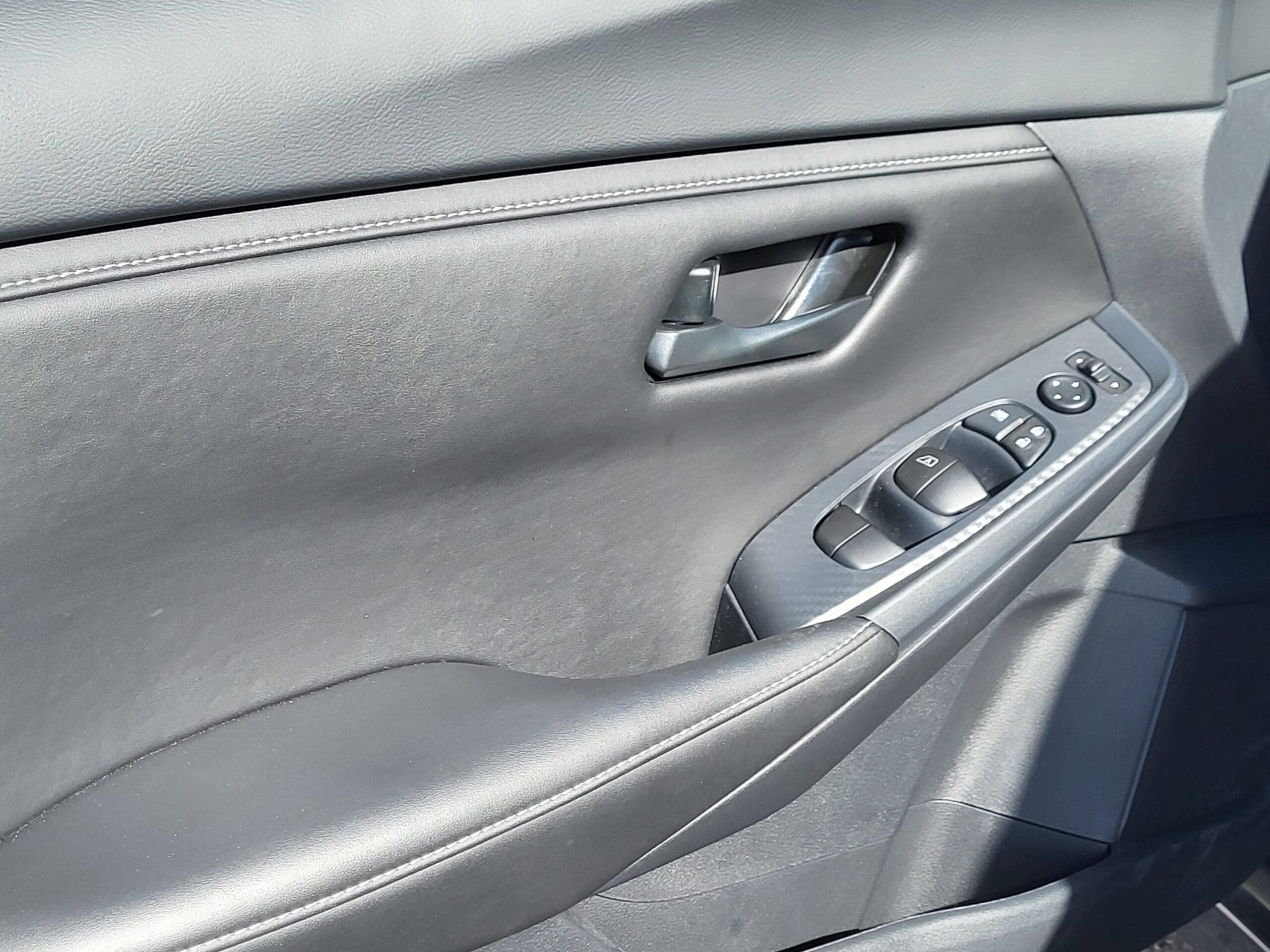 2025 Nissan Sentra - Image 6