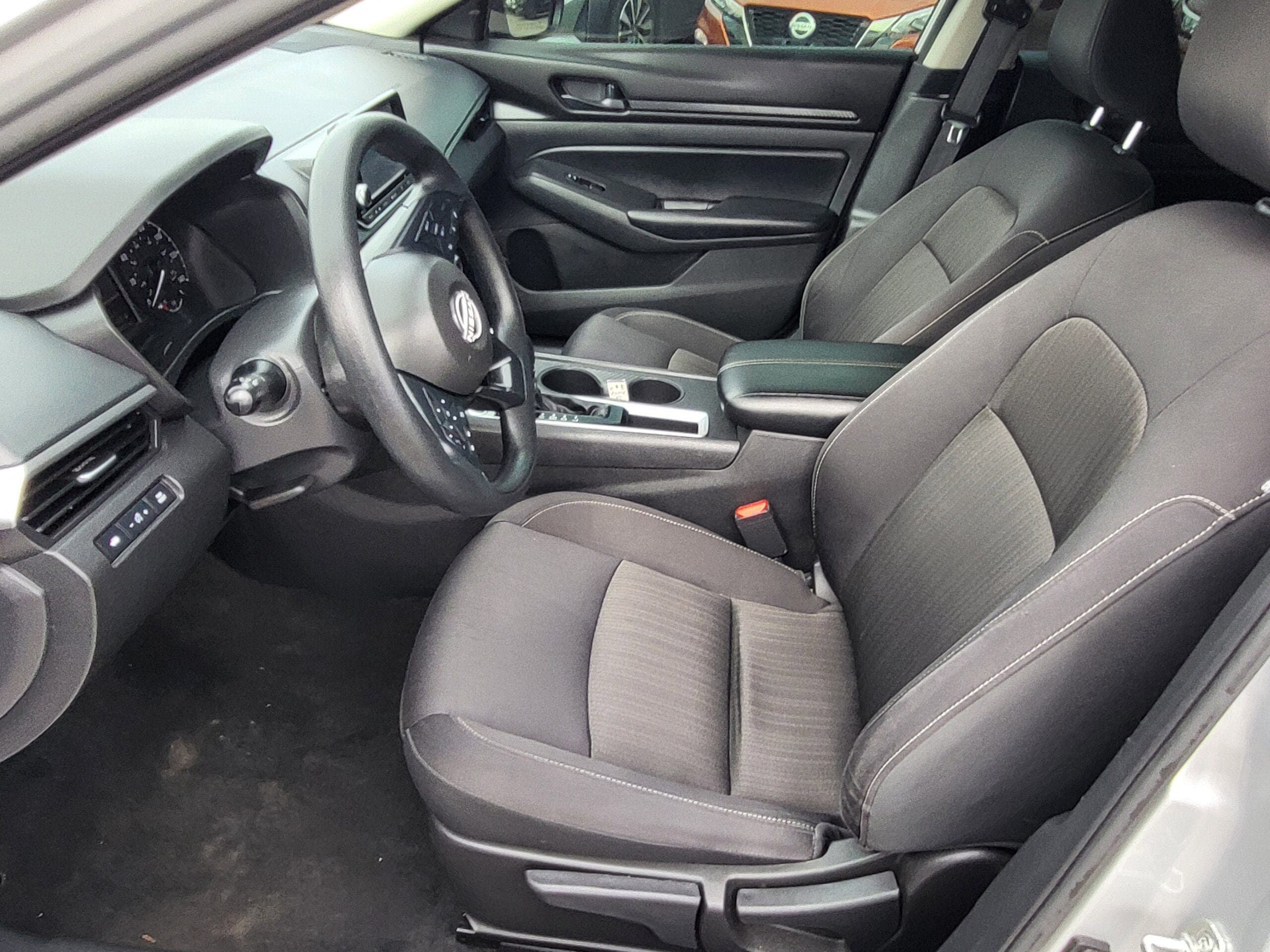 2024 Nissan Altima - Image 8