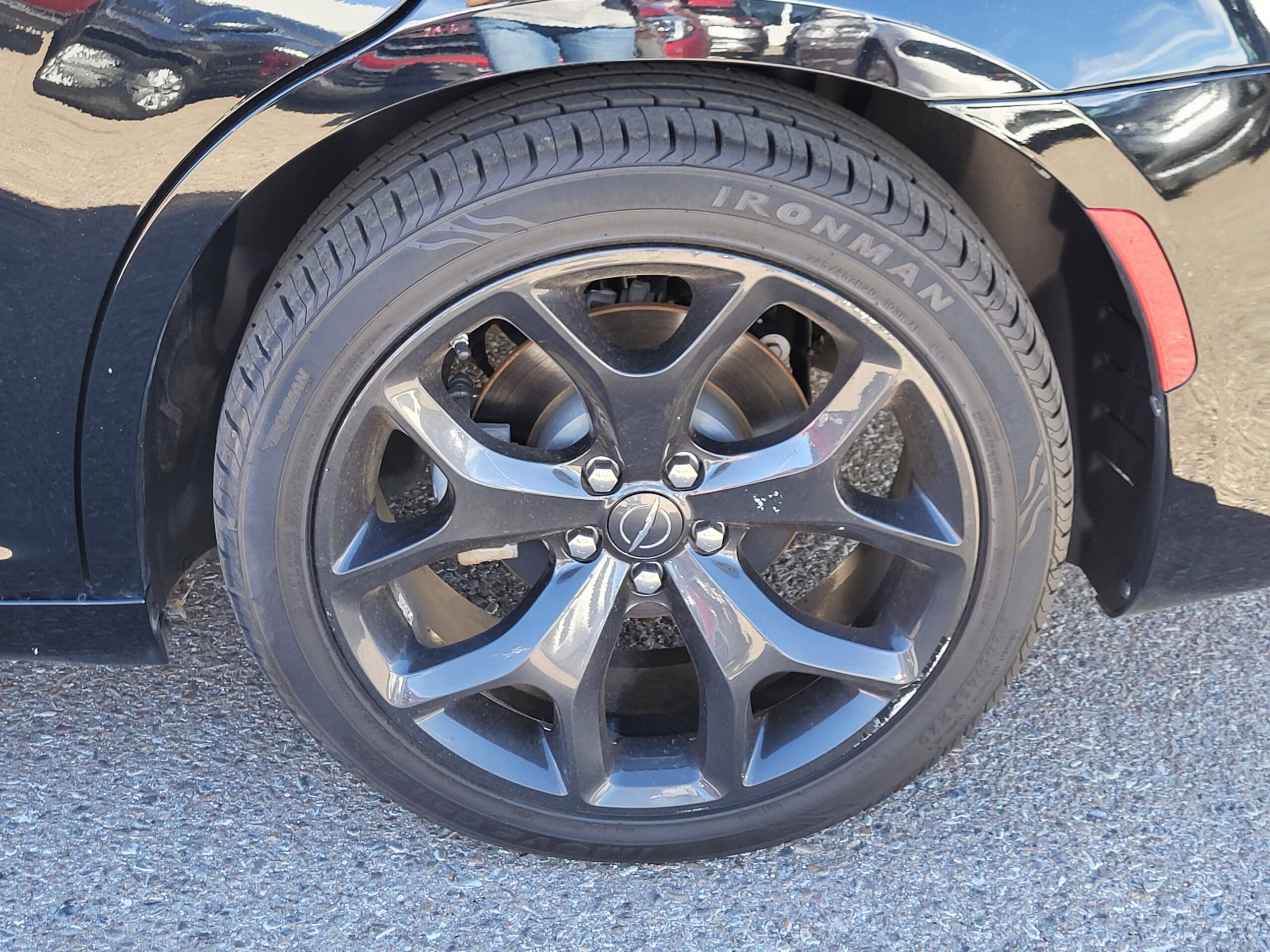 2022 Chrysler 300 - Image 17