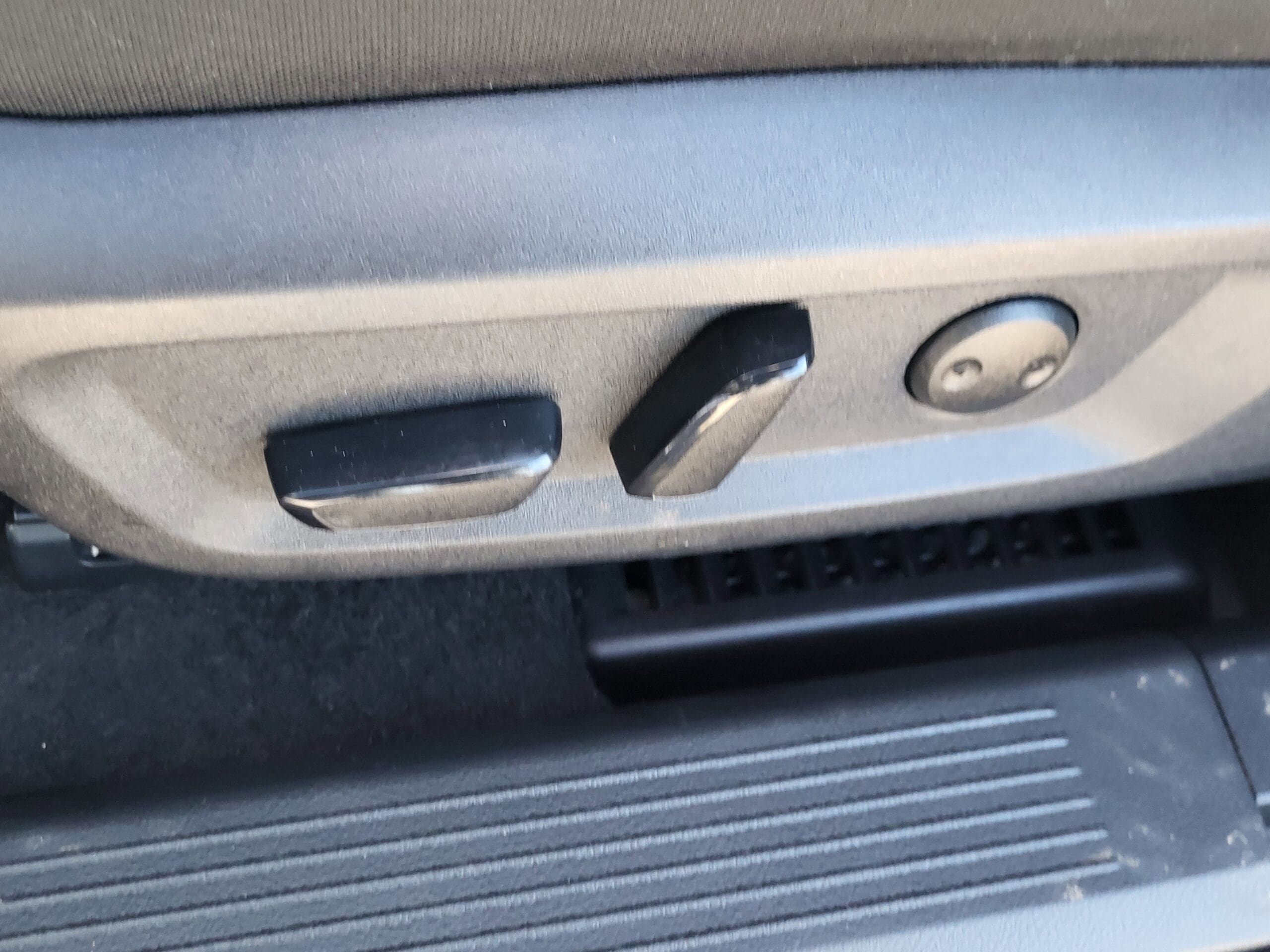 2023 Nissan Rogue - Image 7