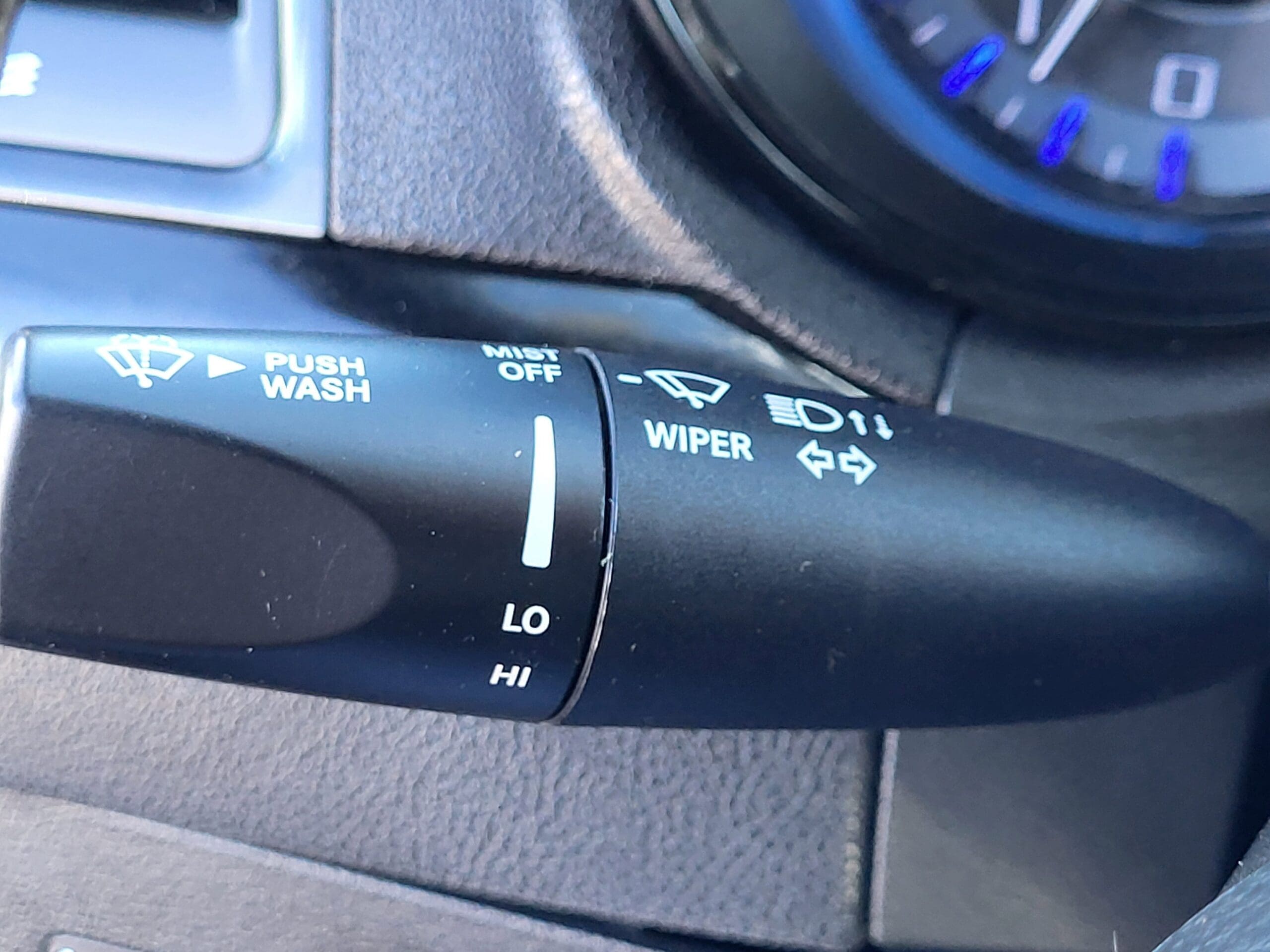 2022 Chrysler 300 - Image 25