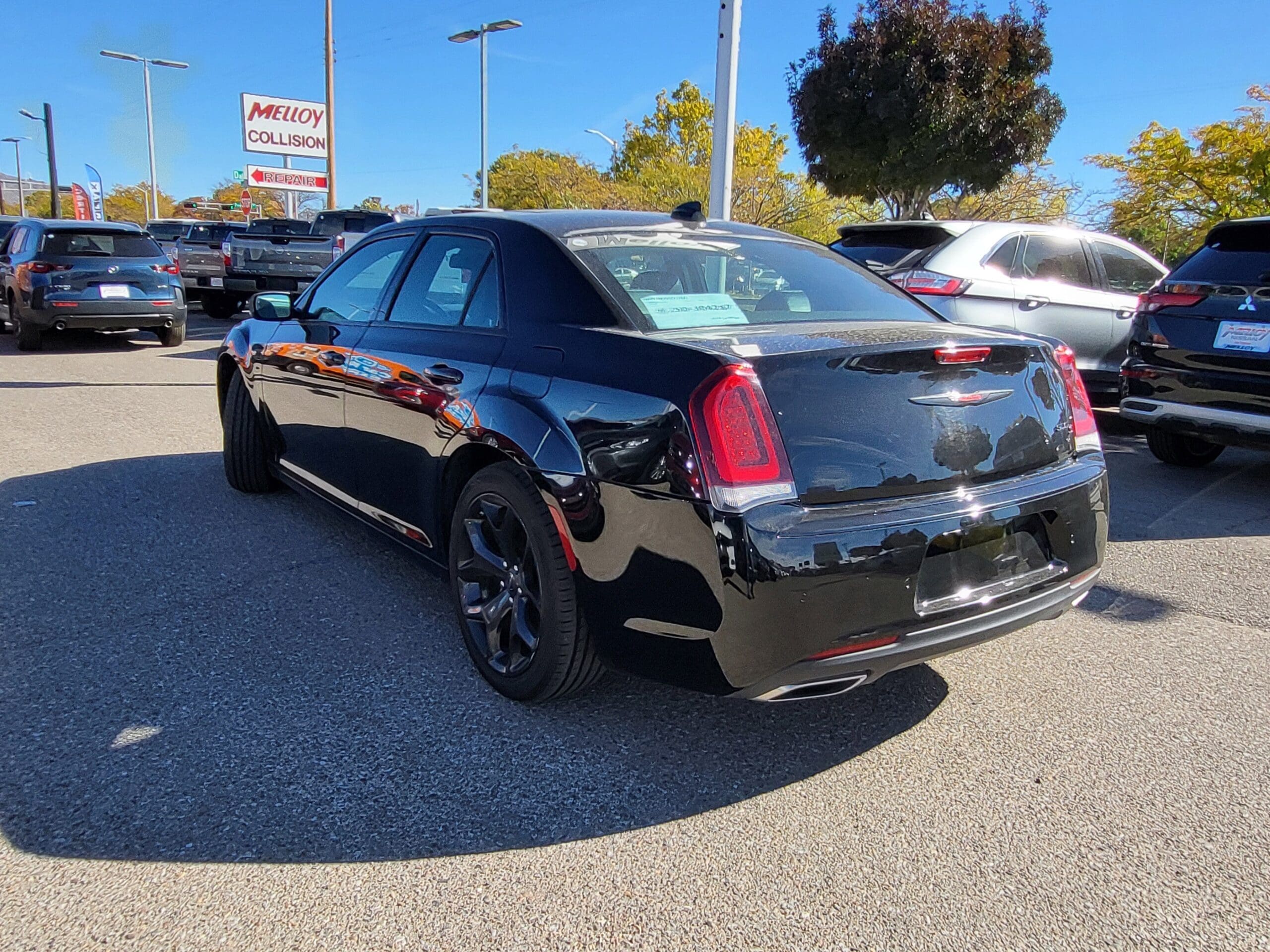 2022 Chrysler 300 - Image 3