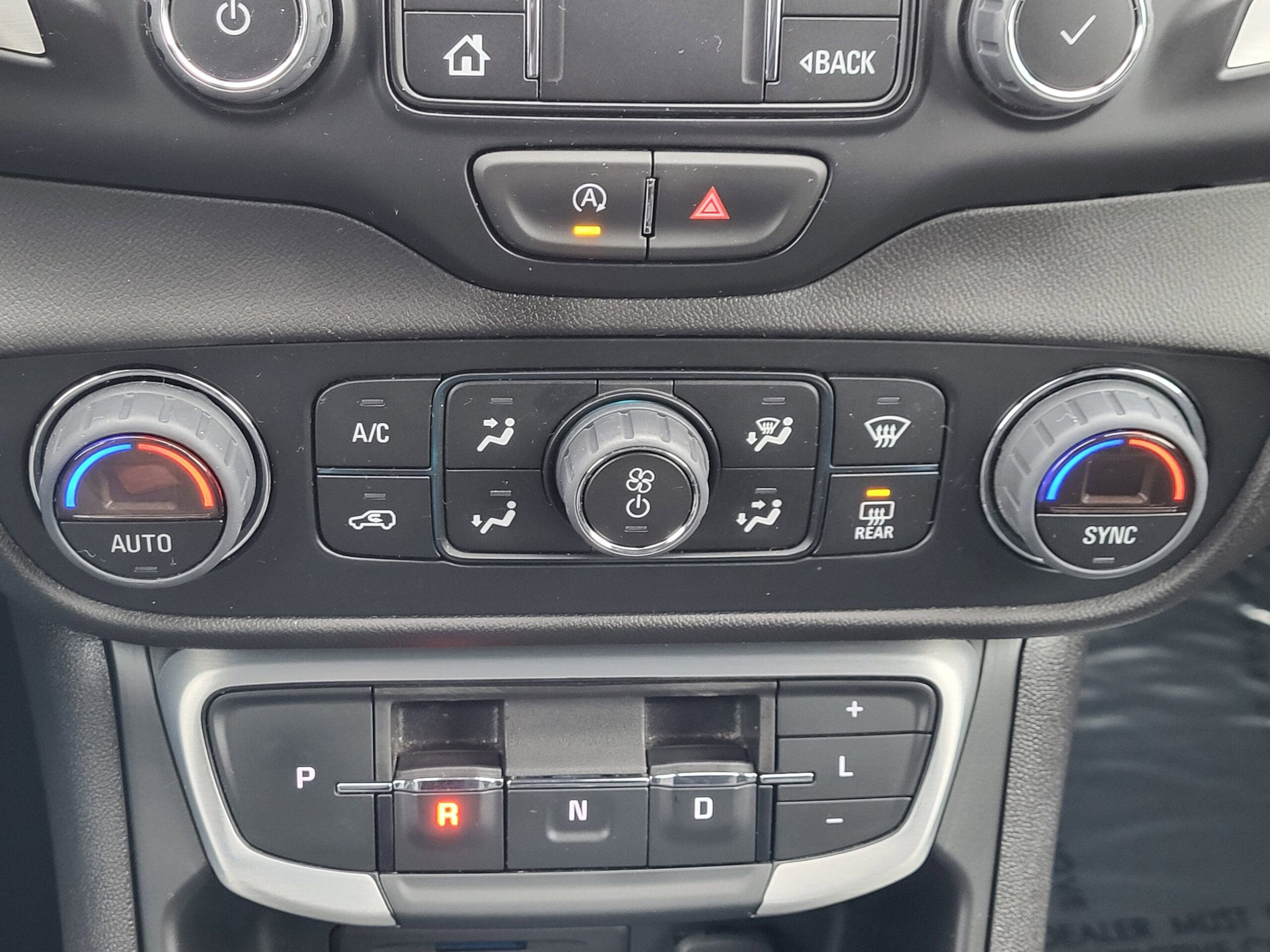 2024 GMC Terrain - Image 24