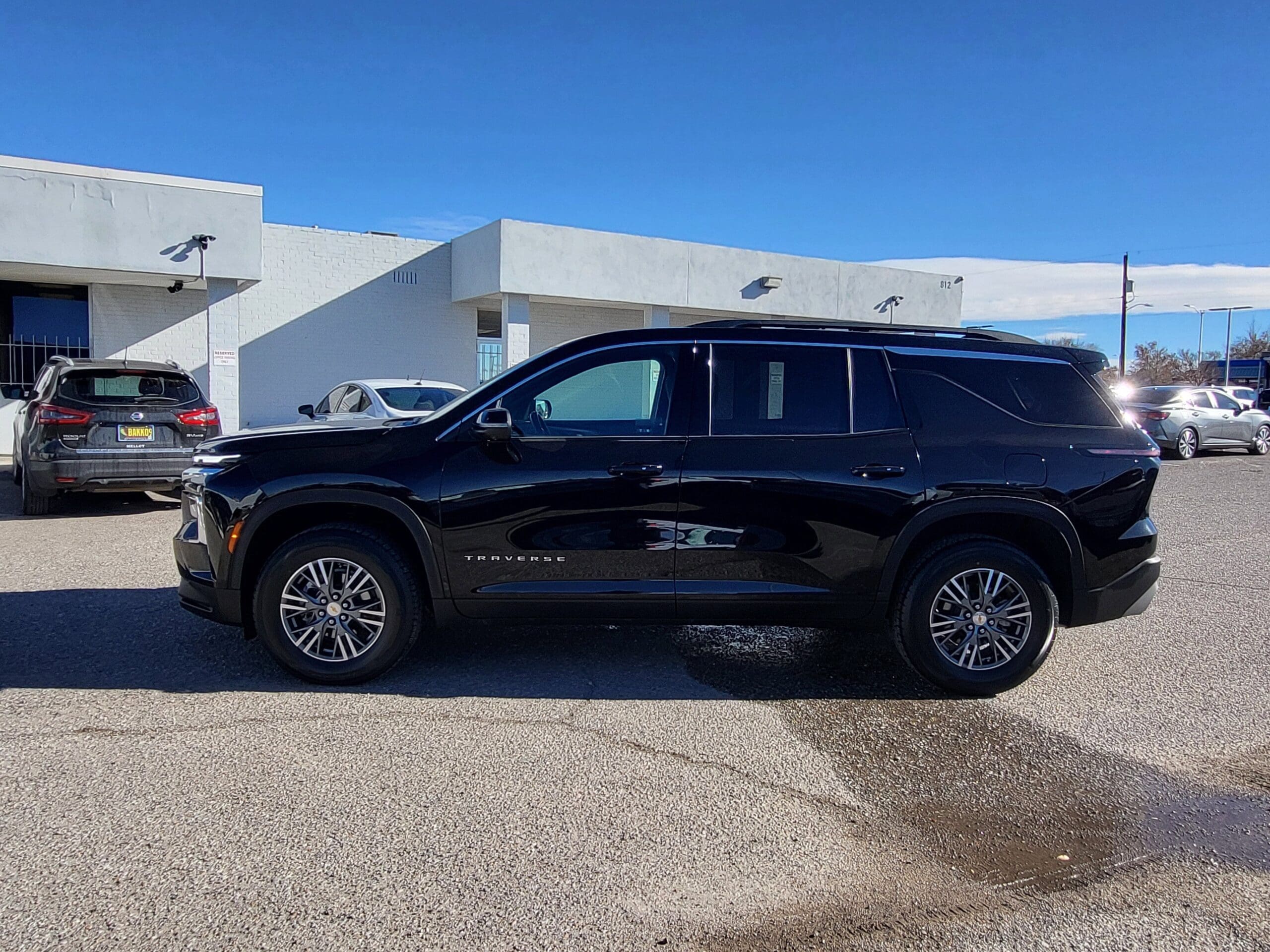 2024 Chevrolet Traverse - Image 2