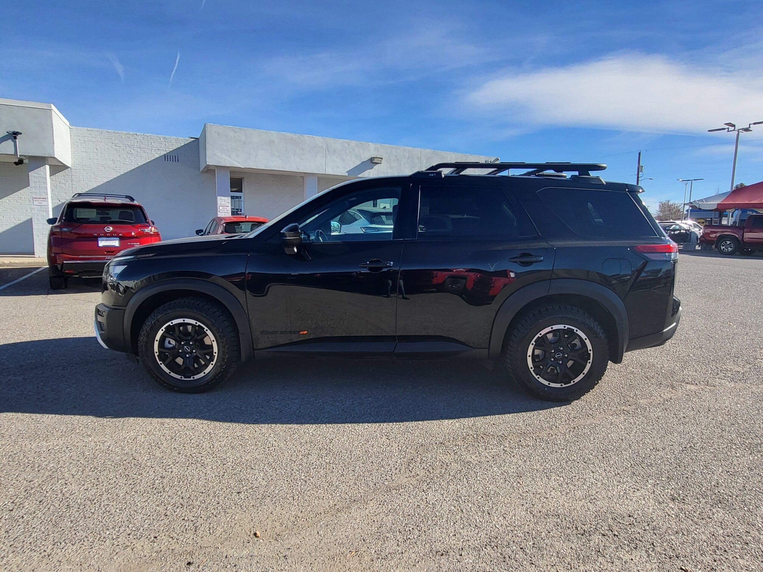 2023 Nissan Pathfinder - Image 2