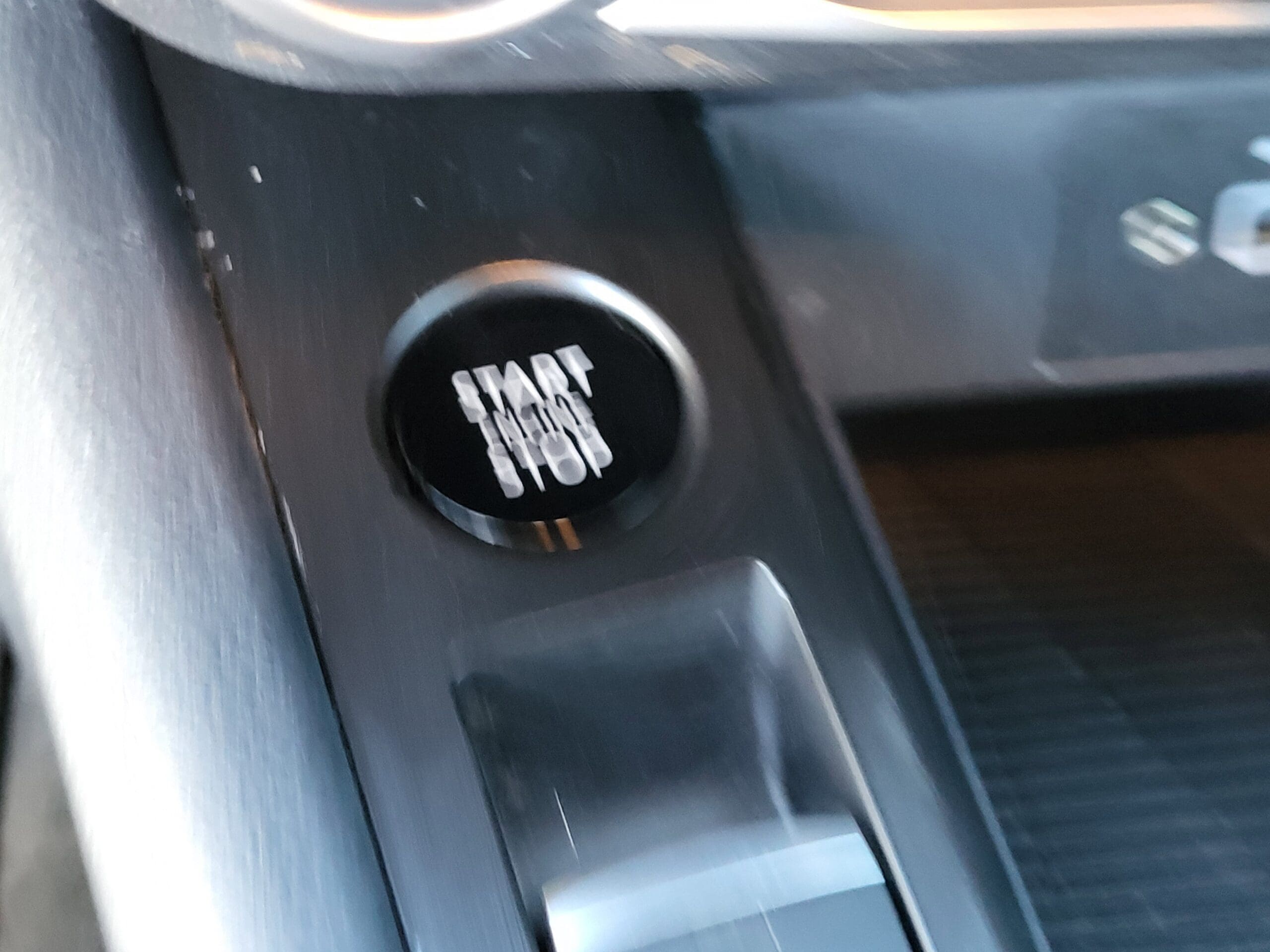 2025 Nissan Kicks - Image 24