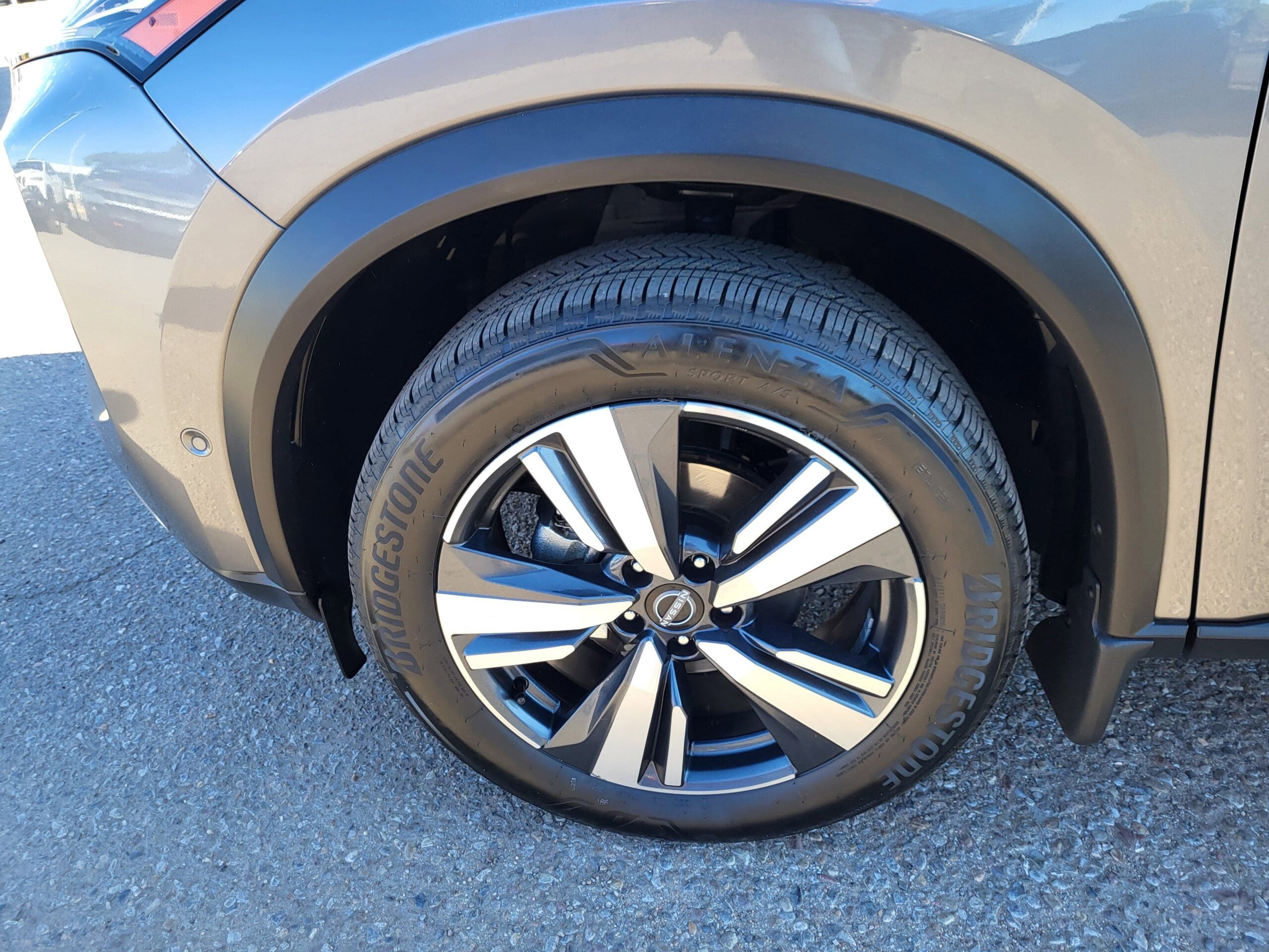 2023 Nissan Rogue - Image 18