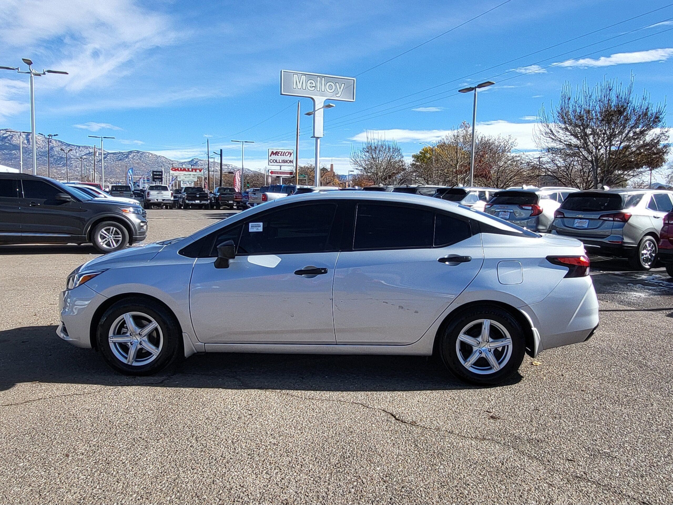 2021 Nissan Versa - Image 2