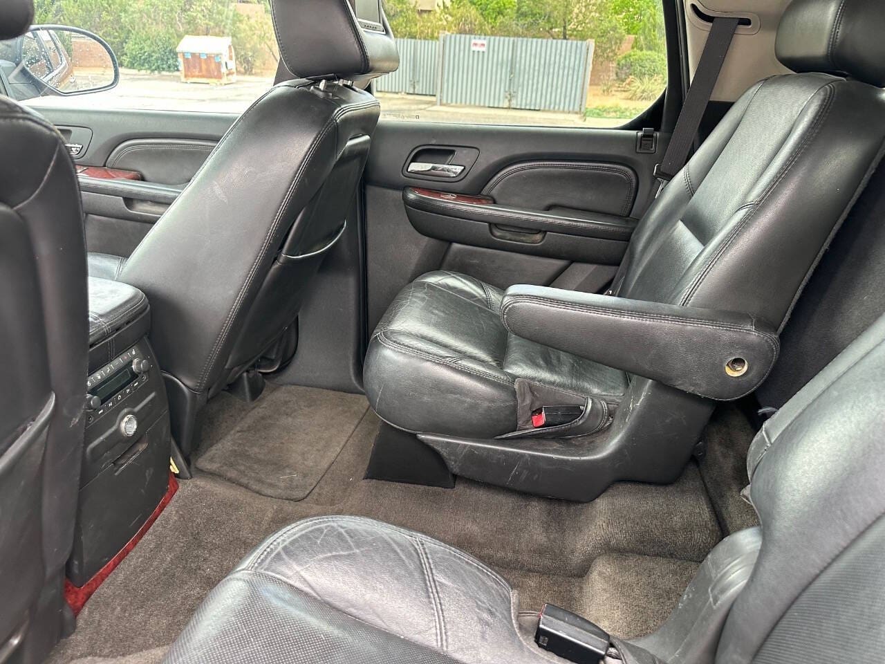 2007 Cadillac Escalade - Image 9