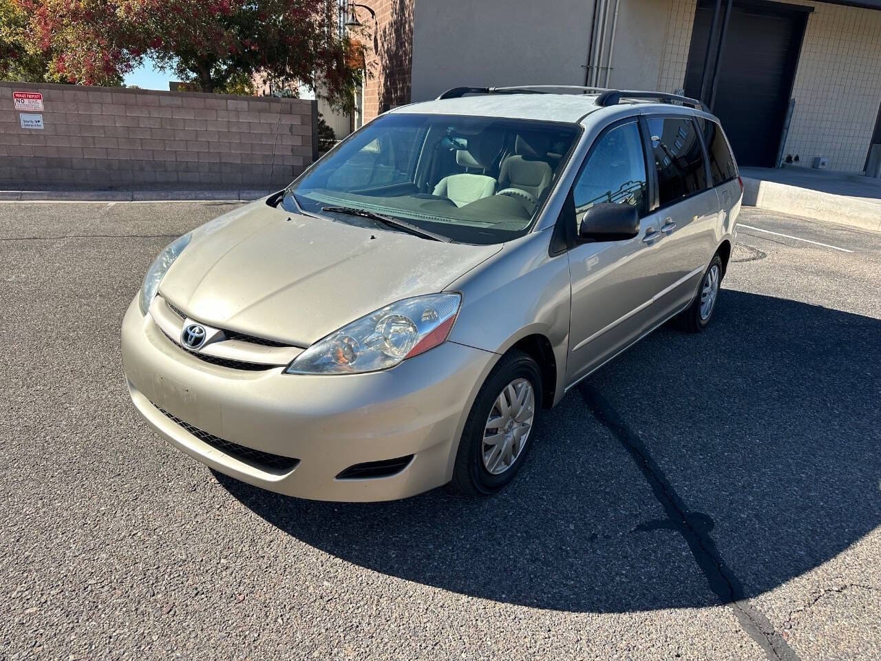 2009 Toyota Sienna - Image 2