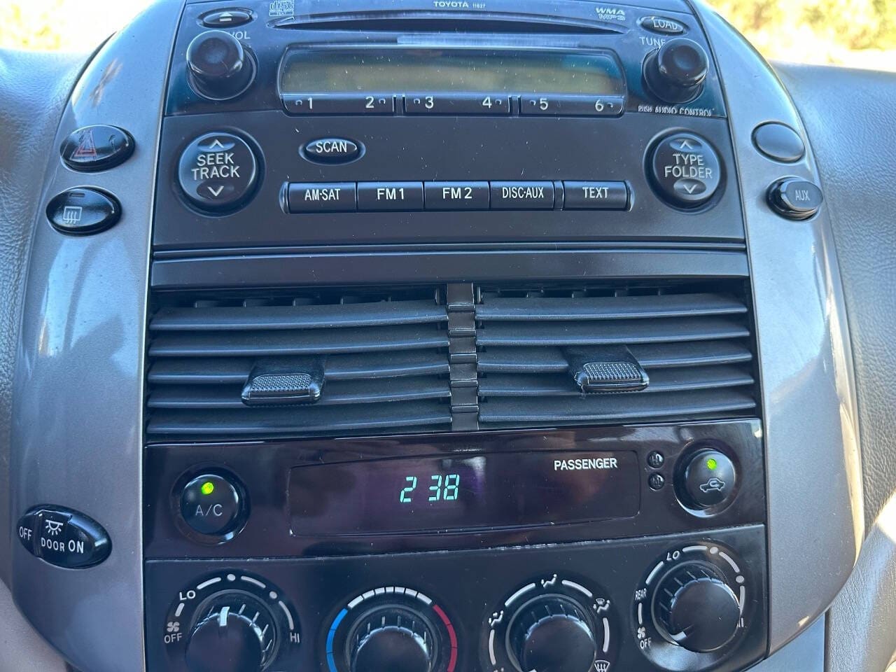 2009 Toyota Sienna - Image 16