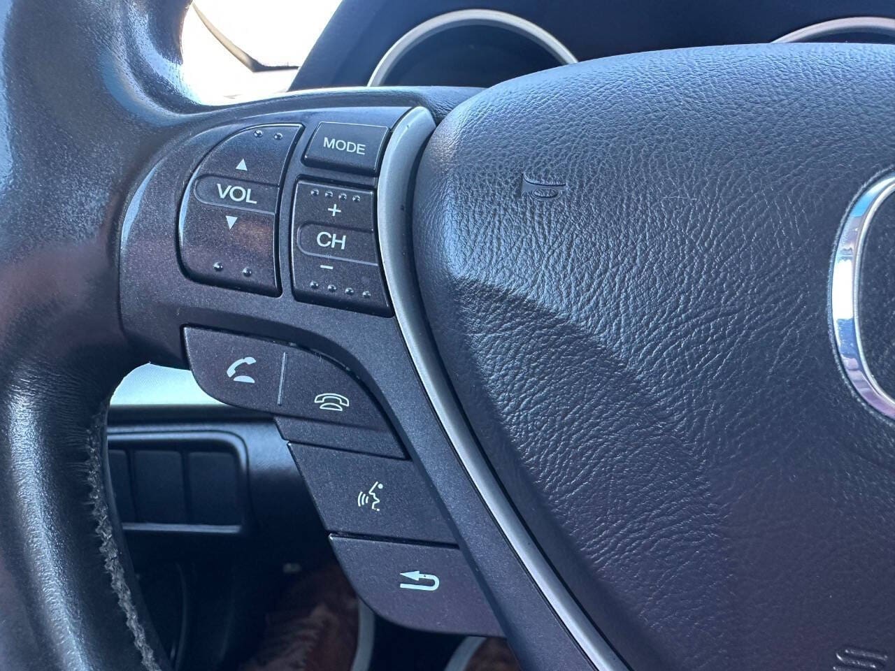 2010 Acura TL - Image 16