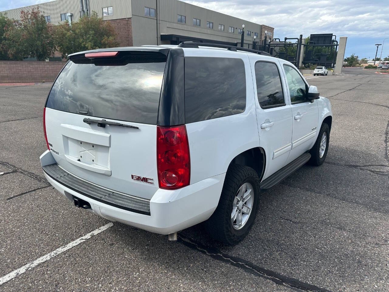 2011 GMC Yukon - Image 7