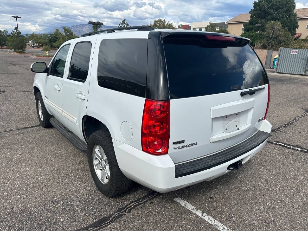 2011 GMC Yukon - Image 9