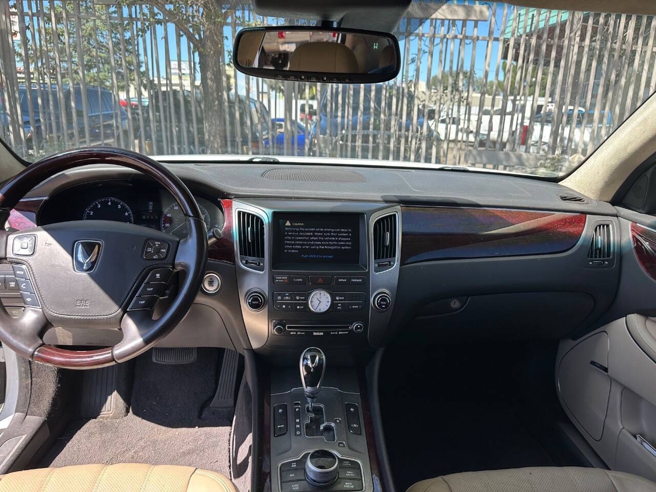 2012 Hyundai Equus - Image 12