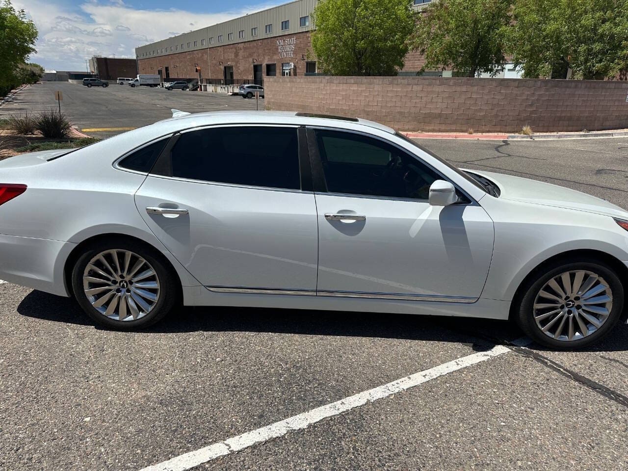 2012 Hyundai Equus - Image 6