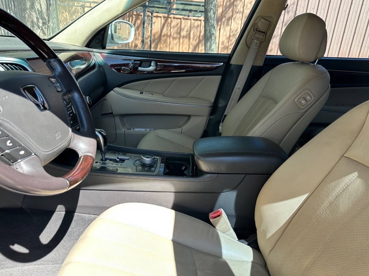 2012 Hyundai Equus - Image 10