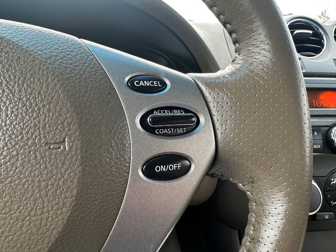 2012 Nissan Altima - Image 13