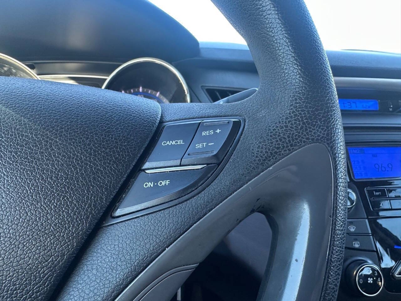 2013 Hyundai Sonata - Image 13