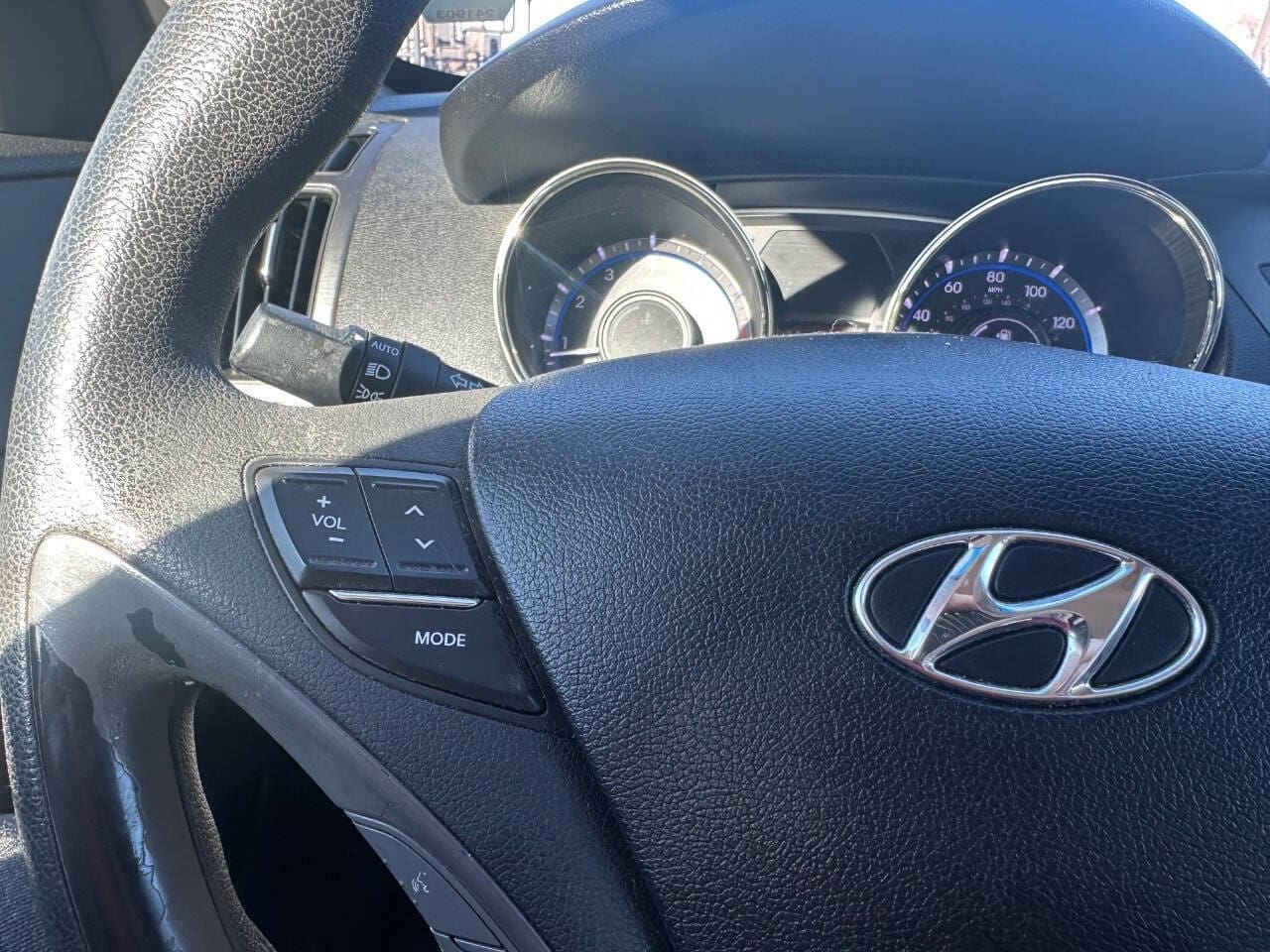 2013 Hyundai Sonata - Image 14