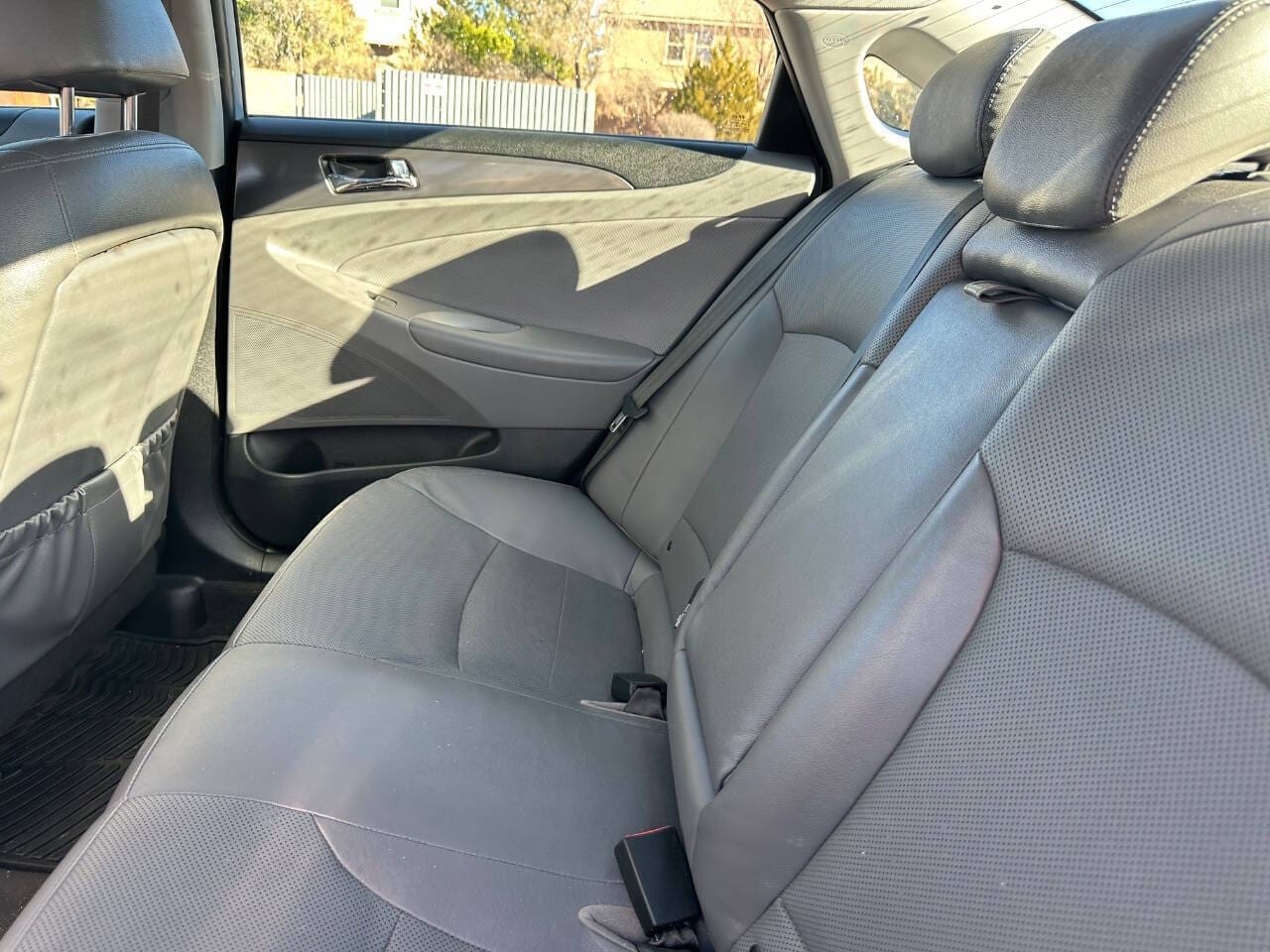 2015 Hyundai Sonata Hybrid - Image 11