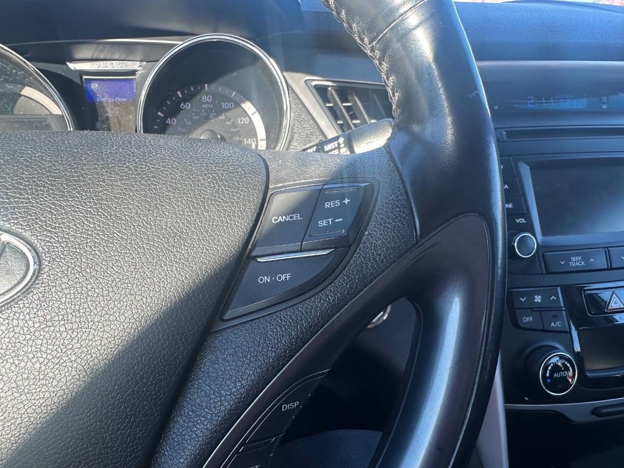 2015 Hyundai Sonata Hybrid - Image 13