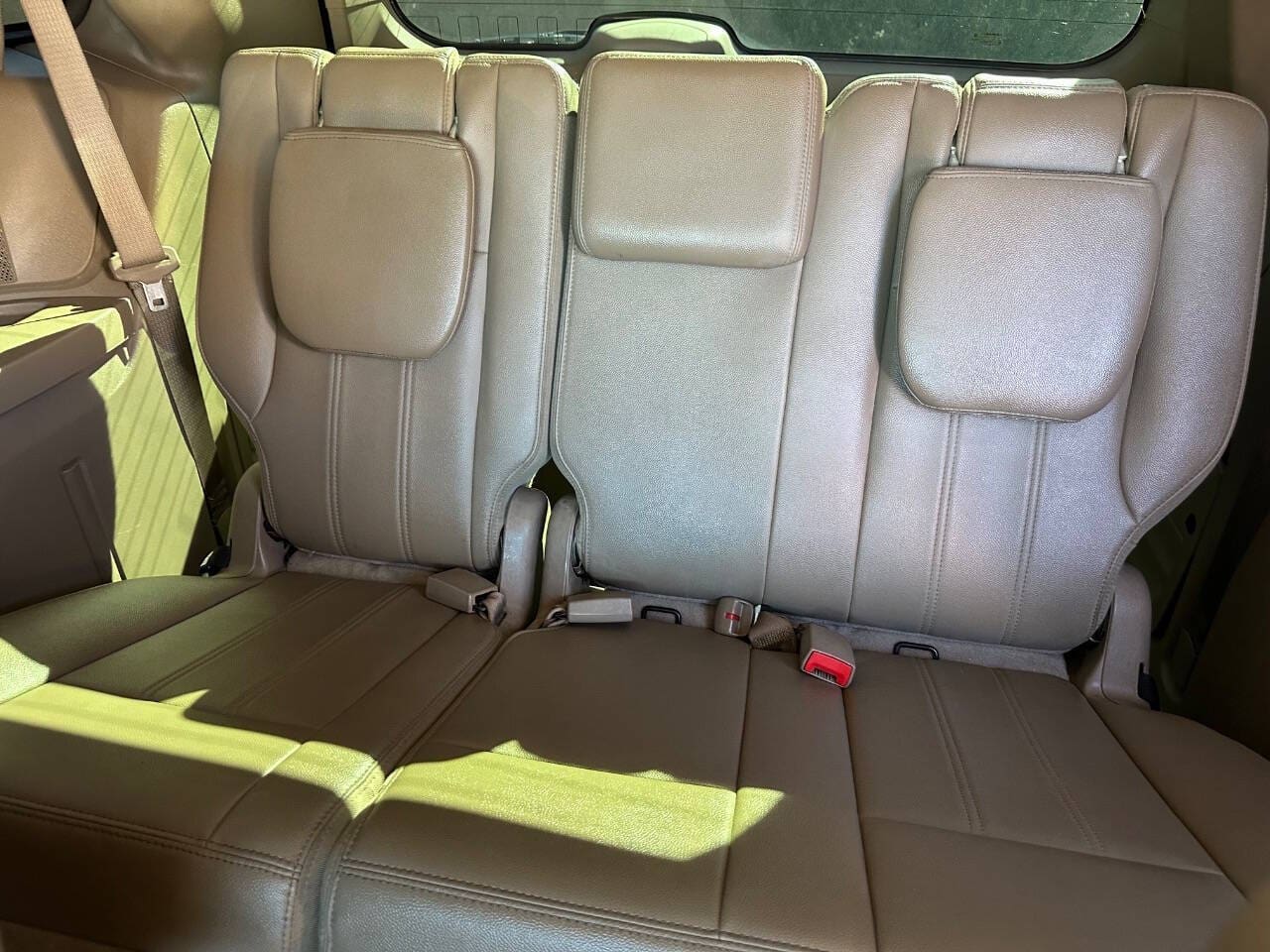 2016 Chrysler Town and Country - Image 12