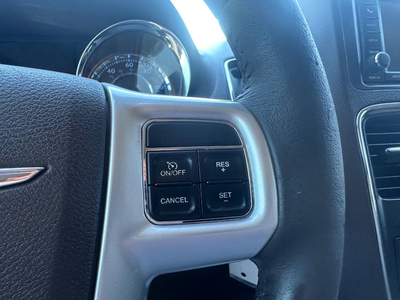 2016 Chrysler Town and Country - Image 15